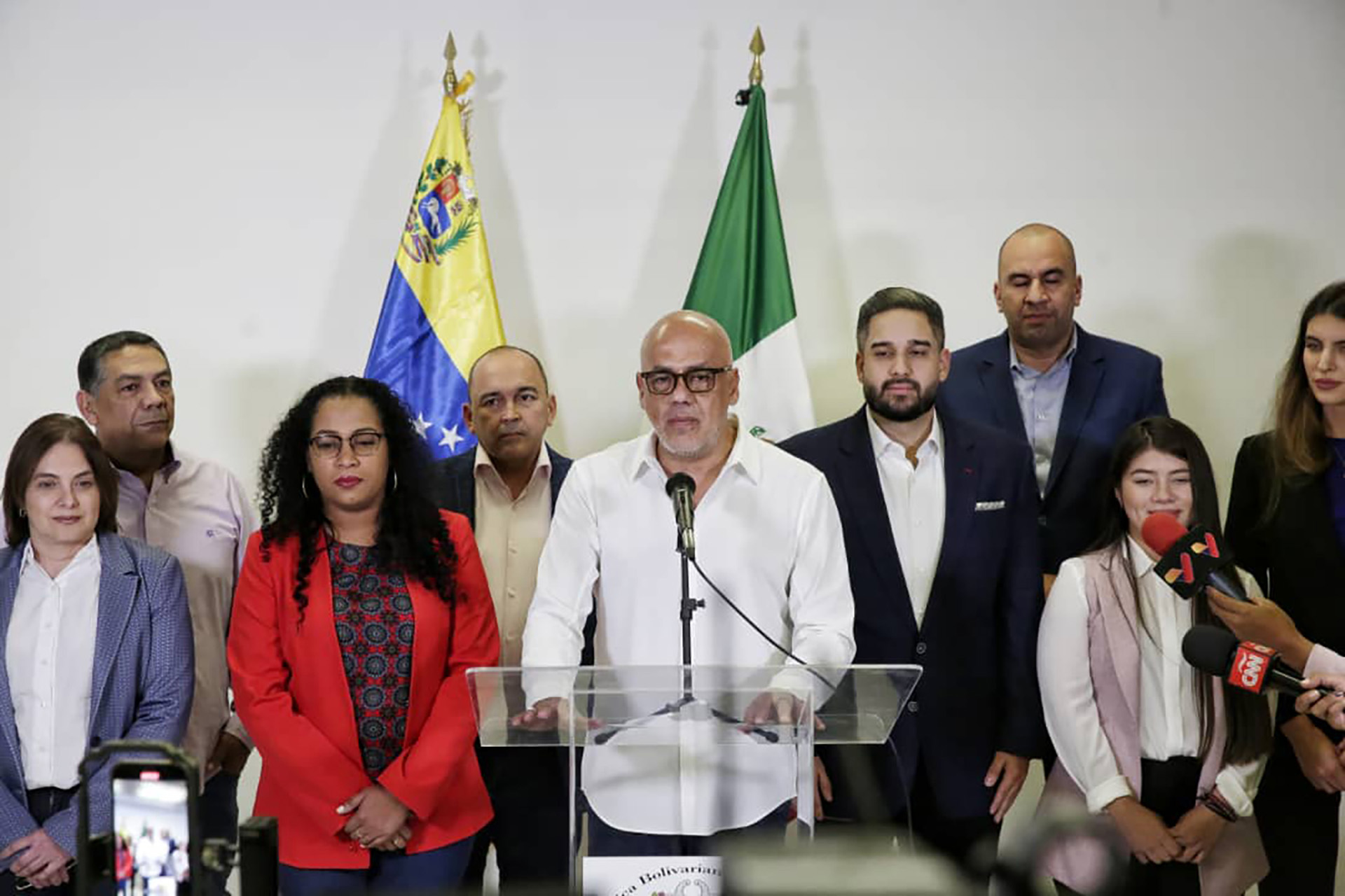 The Chavista delegation headed by Jorge Rodríguez in Mexico City this Friday