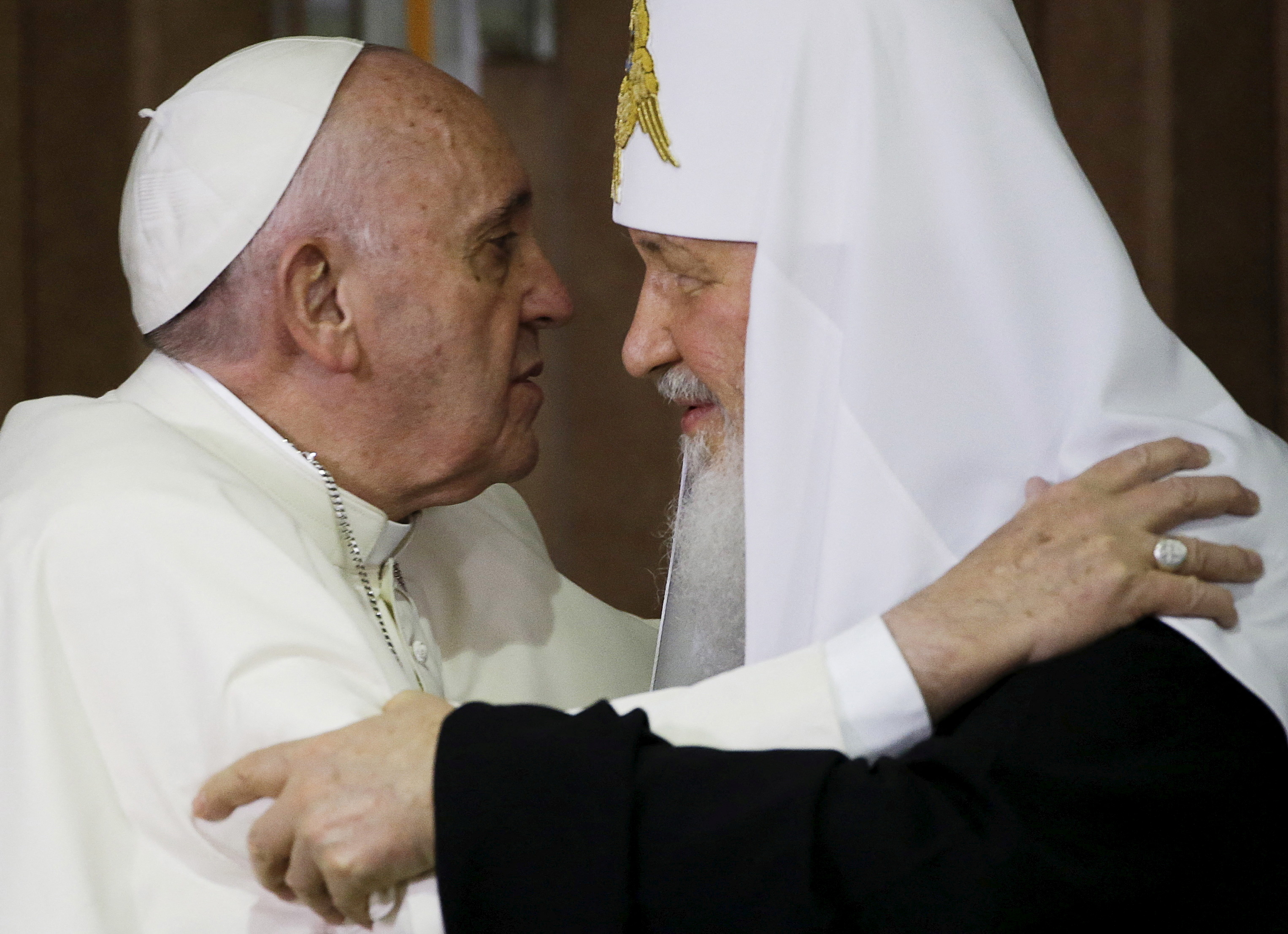 El encuentro del papa Francisco (izquierda) con el patriarca ortodoxo ruso Kirill en La Habana, el 12 de febrero de 2016 (REUTERS/Gregorio Borgia/Pool/Archivo)