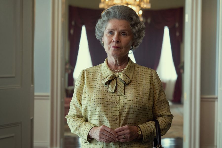 Imelda Staunton como la reina Isabel II en la quinta temporada, que se estrenará en noviembre. (Netflix)
