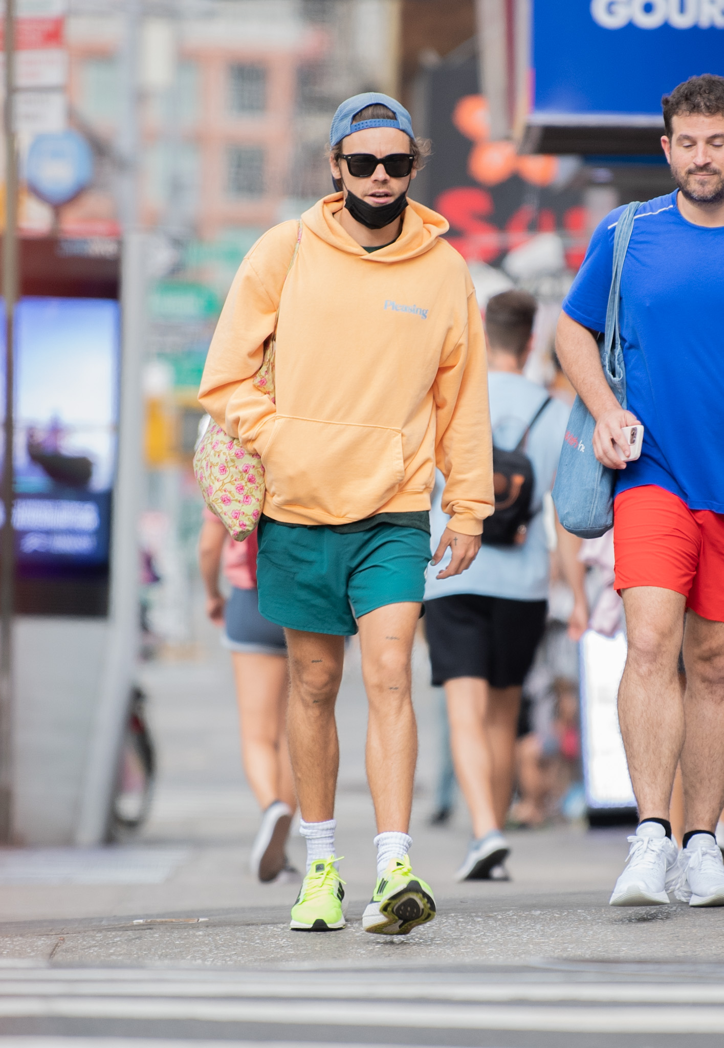 Harry Styles salió a dar un paseo por las calles de Nueva York. Horas antes, había sido visto con Olivia Wilde 