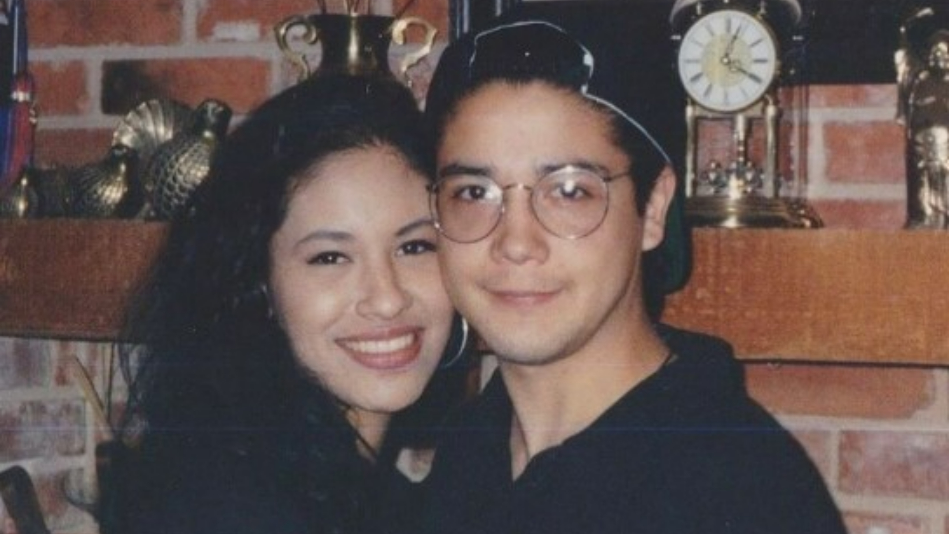 Pese a la negativa de la familia Quintanilla, la cantante se casó con su guitarrista en 1992. (Foto Instagram: @chrispereznow)