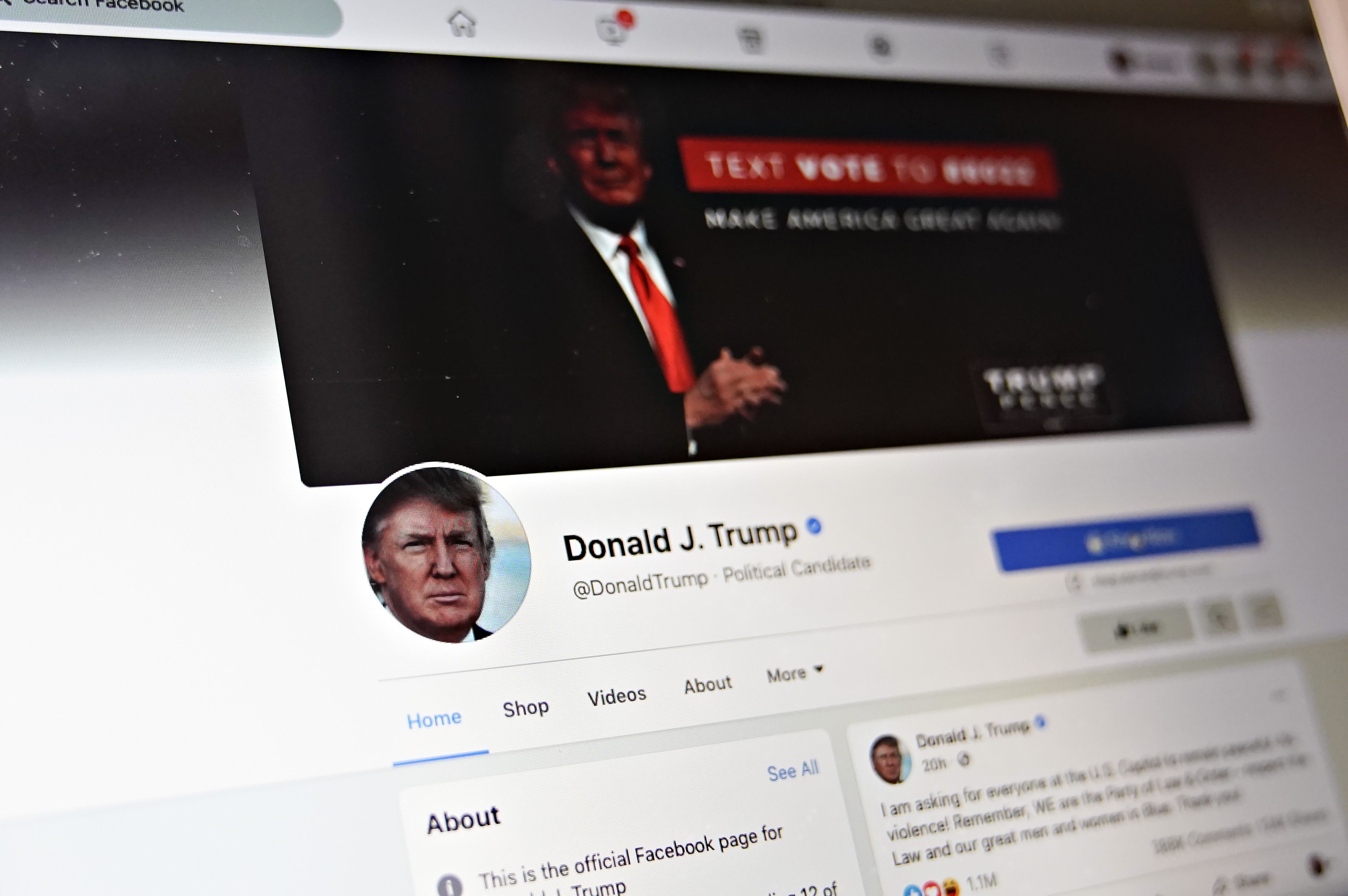 La cuenta de Facebook del presidente de los Estados Unidos, Donald Trump, en una computadora portátil ubicada en Arlington, Virginia, EE. UU., el jueves 7 de enero de 2021. El director ejecutivo de Facebook Inc., Mark Zuckerberg, dijo que el bloqueo actual de las cuentas de Facebook e Instagram de Trump se extenderá indefinidamente y por al menos las próximas dos semanas.