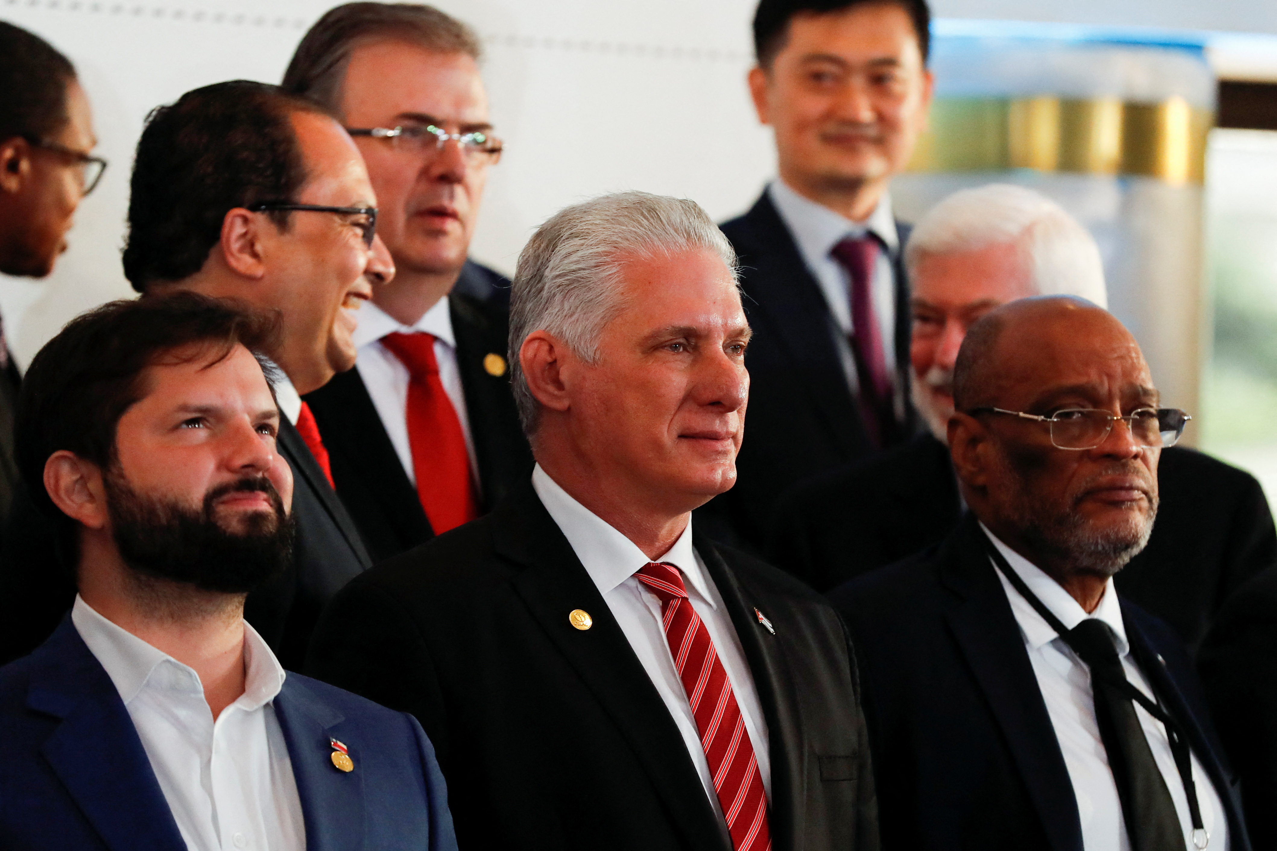 El dictador cubano MIguel Díaz-Canel, en el centro de la imagen, participó de la cumbre de la CELAC en Buenos Aires. Allí recibió elogios del presidente argentino Alberto Fernández (Reuters)