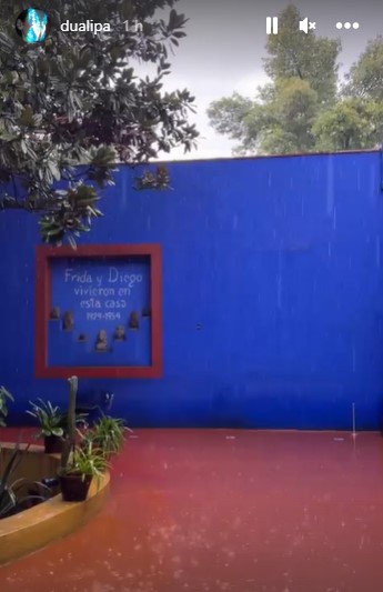 Dua Lipa fotografió la entrada de La Casa Azul (Foto: captura de pantalla Instagram/@dualipa)