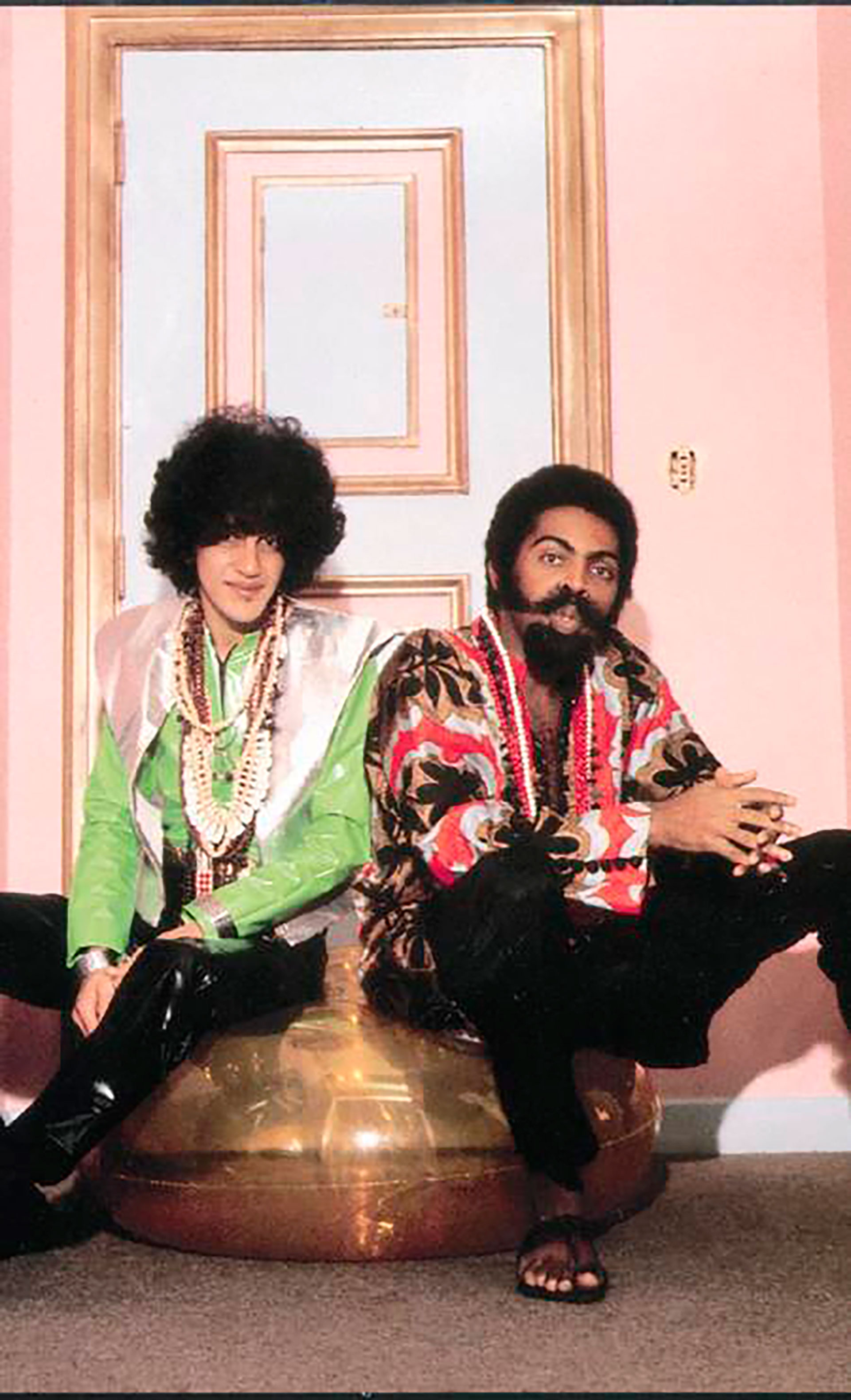 Imagen de Caetano Veloso y Gilberto Gil, dos de los grandes amigos de Gal Costa, en Londres 1972