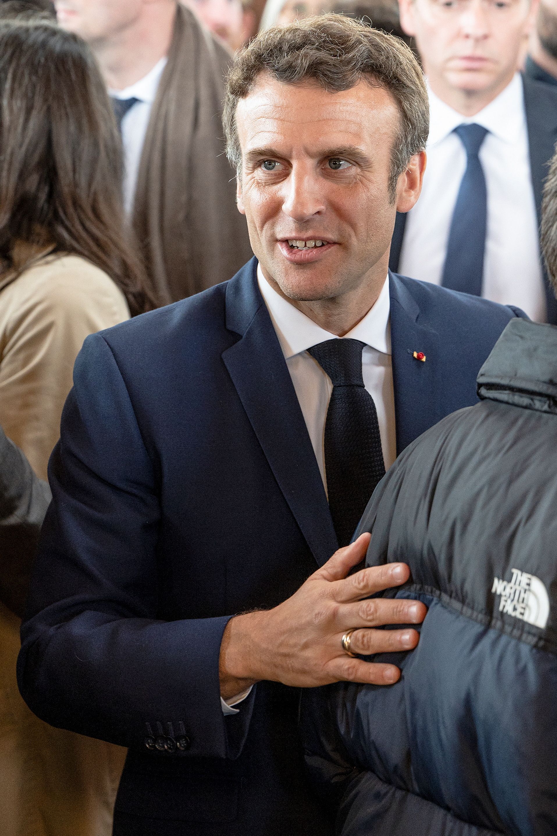Algunos ex ministros socialistas y otras figuras de centroizquierda ya han anunciado que apoyan a Macron (Caroline Blumberg/REUTERS)