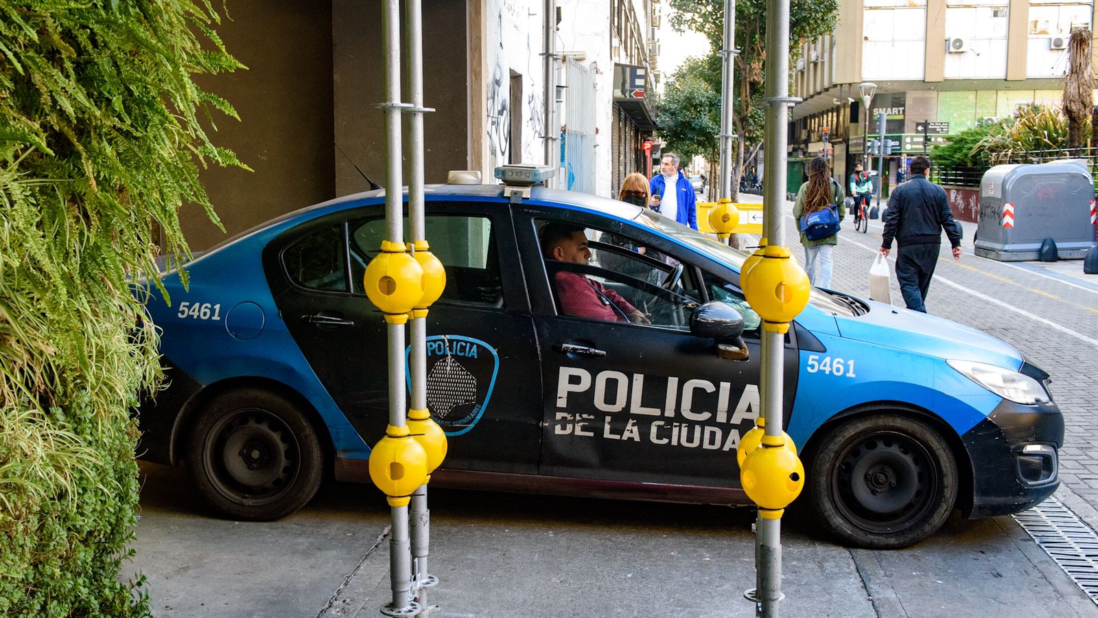 Patricelli viajó esposado y oculto en un patrullero, tras retirarse de los tribunales de la calle Suipacha al 150 (Foto/Adrián Escandar)
