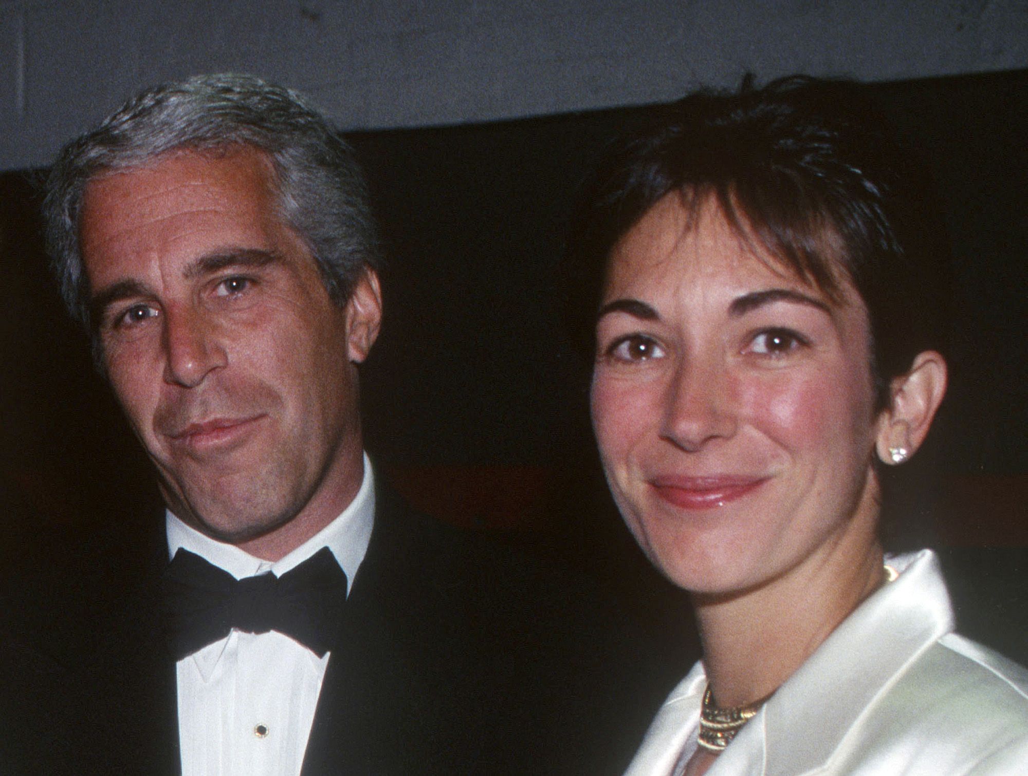 Jeffrey Epstein y Ghislaine Maxwell en un evento en Nueva York, 16 de mayo de 1995