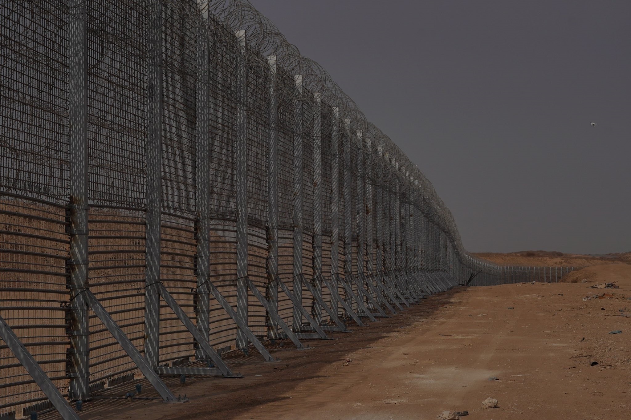 Barrera subterránea fronteriza con la Franja de Gaza. Israel ha completado la construcción de un muro fronterizo subterráneo de 65 kilómetros a lo largo de la Franja de Gaza para eliminar la posibilidad de ataque a través de túneles por parte de Hamás.
TWITTER @IDFONLINE

