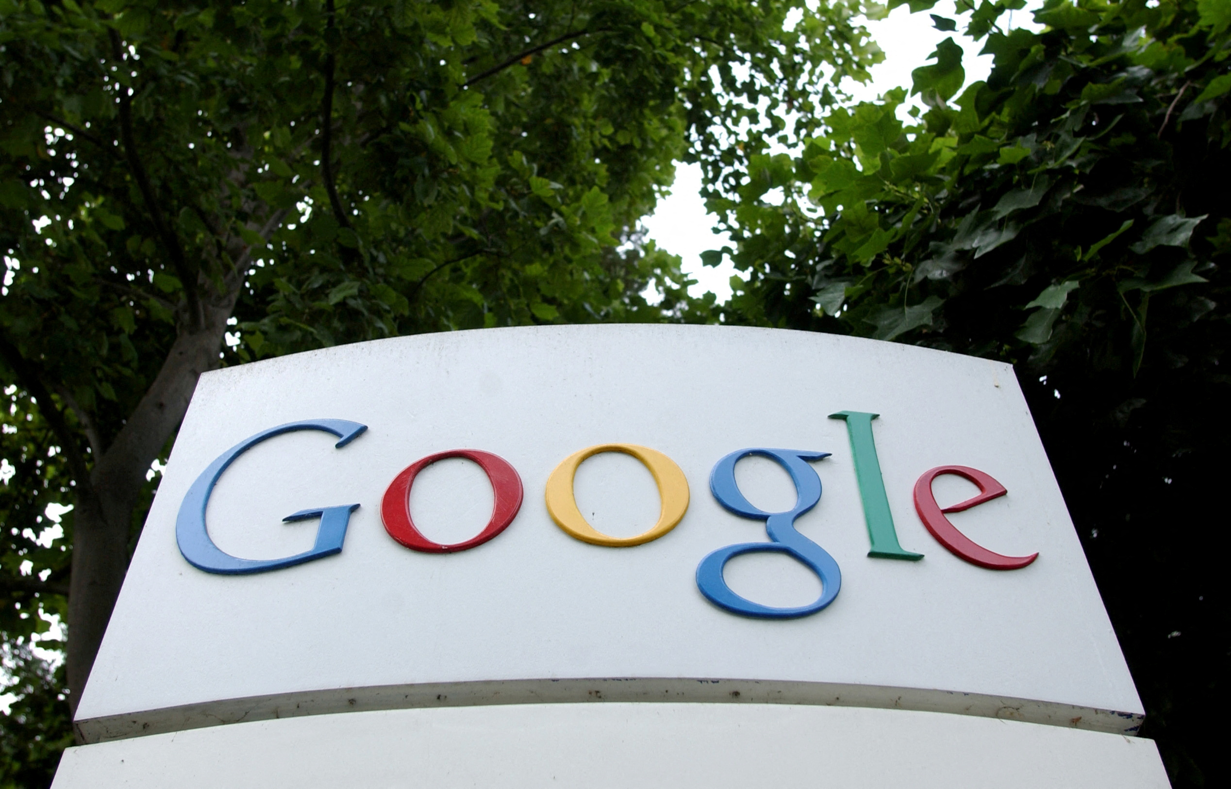 Imagen del logo de un edificio de Google (Foto: REUTERS/Clay McLachlan/File Photo)