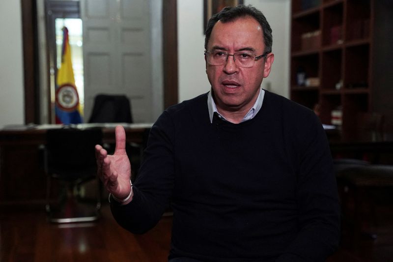 El ministro del Interior Alfonso Prada se refirió a la crisis del gabinete de Gustavo Petro: “Si fuese censura, saldrían los ministros que firmaron la carta”