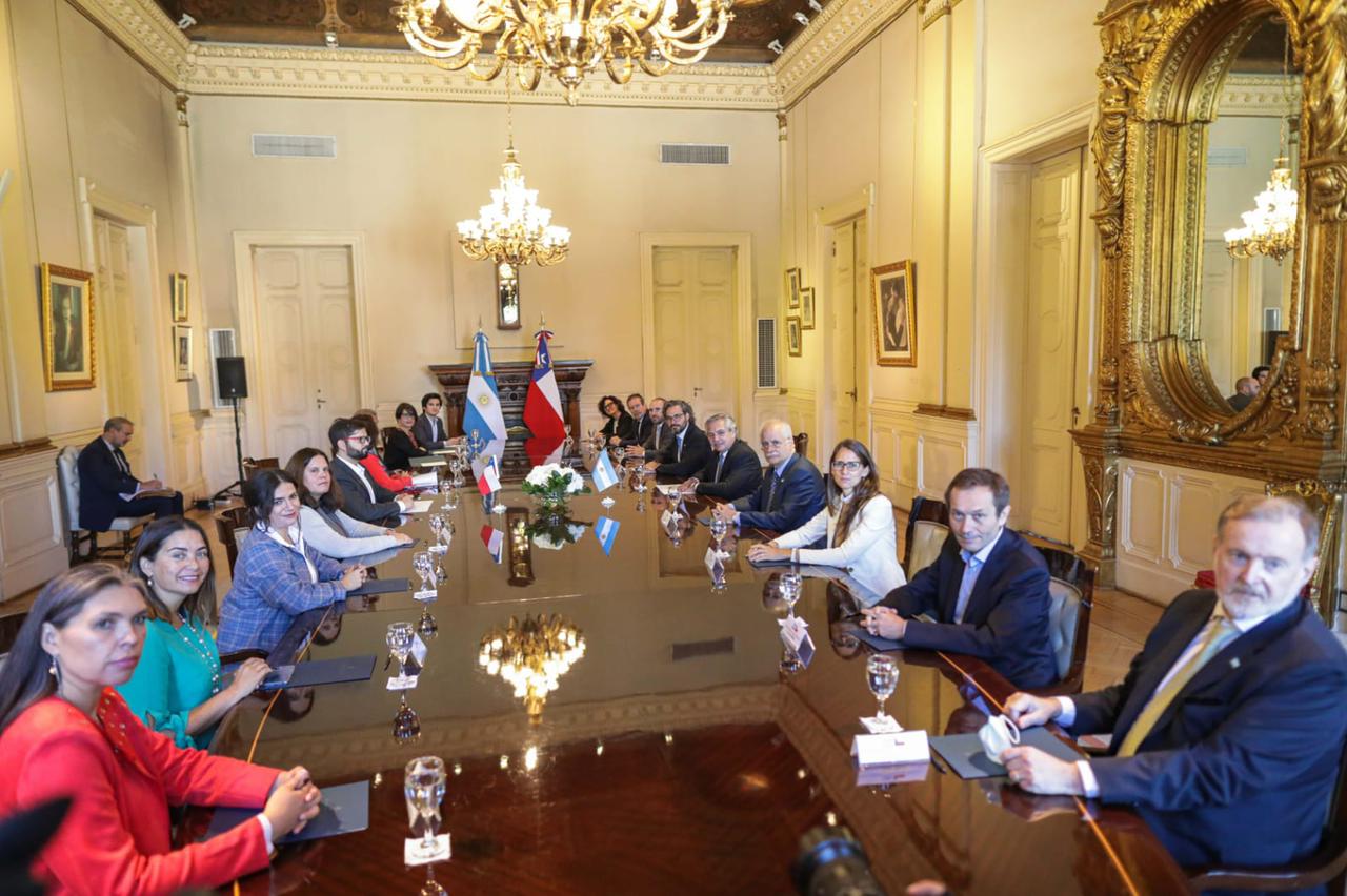 La reunión extendida entre ambos presidentes y los ministros argentinos y los del gabinete chileno