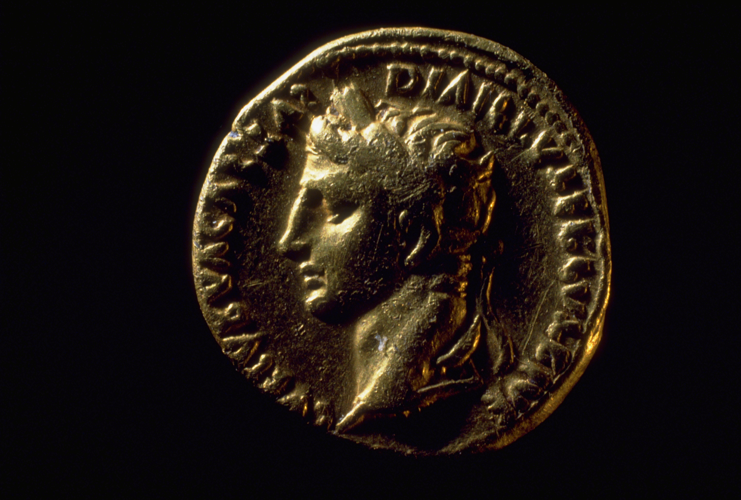 Monedas, sandalias y vajilla: qué nos enseñan los objetos cotidianos de los romanos sobre cómo era su vida