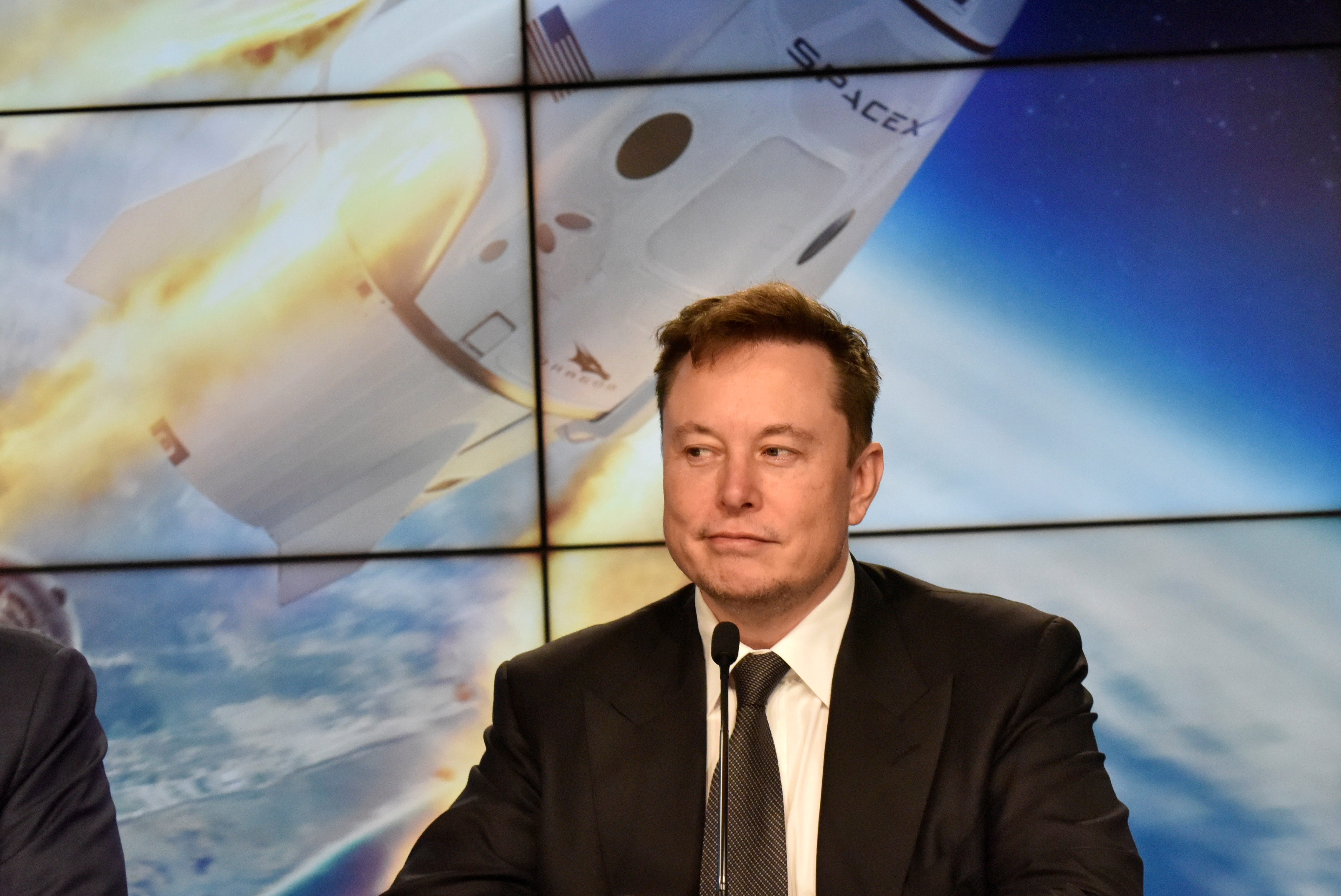 El fundador e ingeniero jefe de SpaceX, Elon Musk, asiste a una conferencia de prensa en el Centro Espacial Kennedy en Cabo Cañaveral, Florida, el 19 de enero de 2020. REUTERS/Steve Nesius