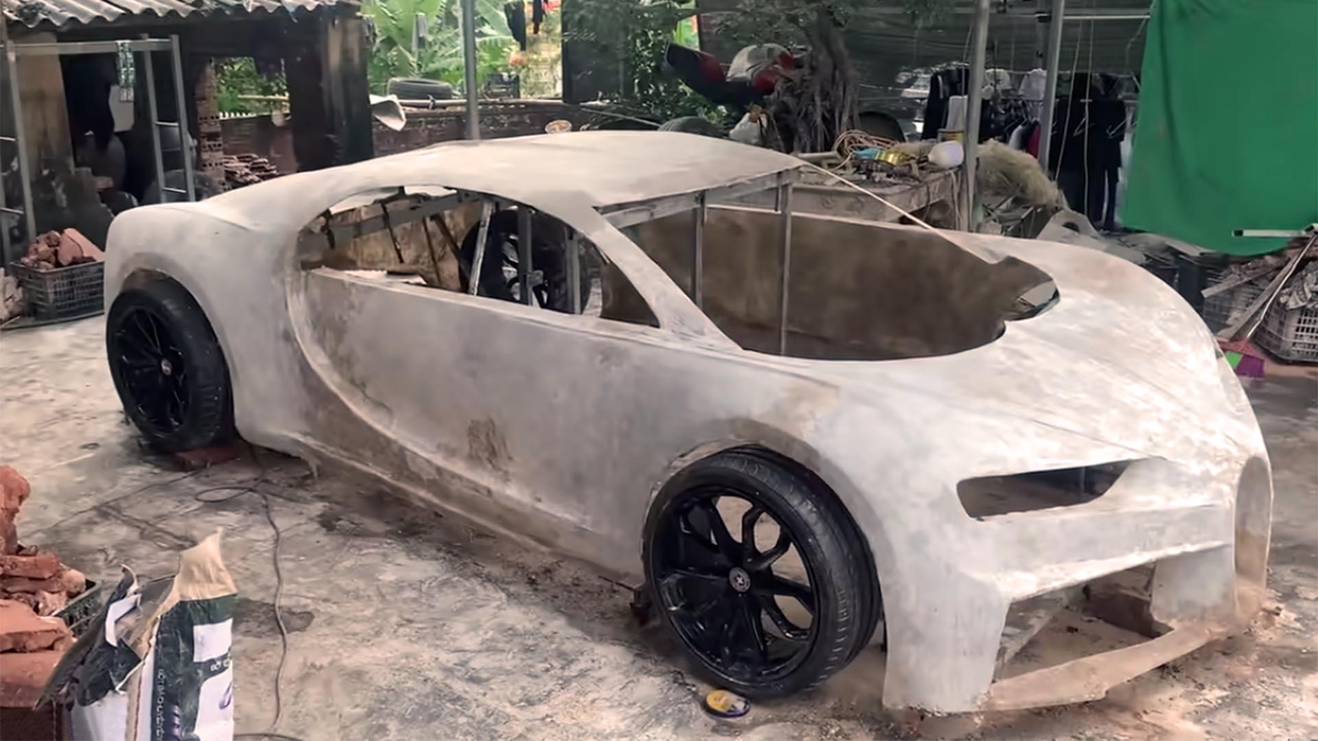 The body with the fiberglass process on the mud, which gave the material rigidity and sanding and painting possibilities. 
