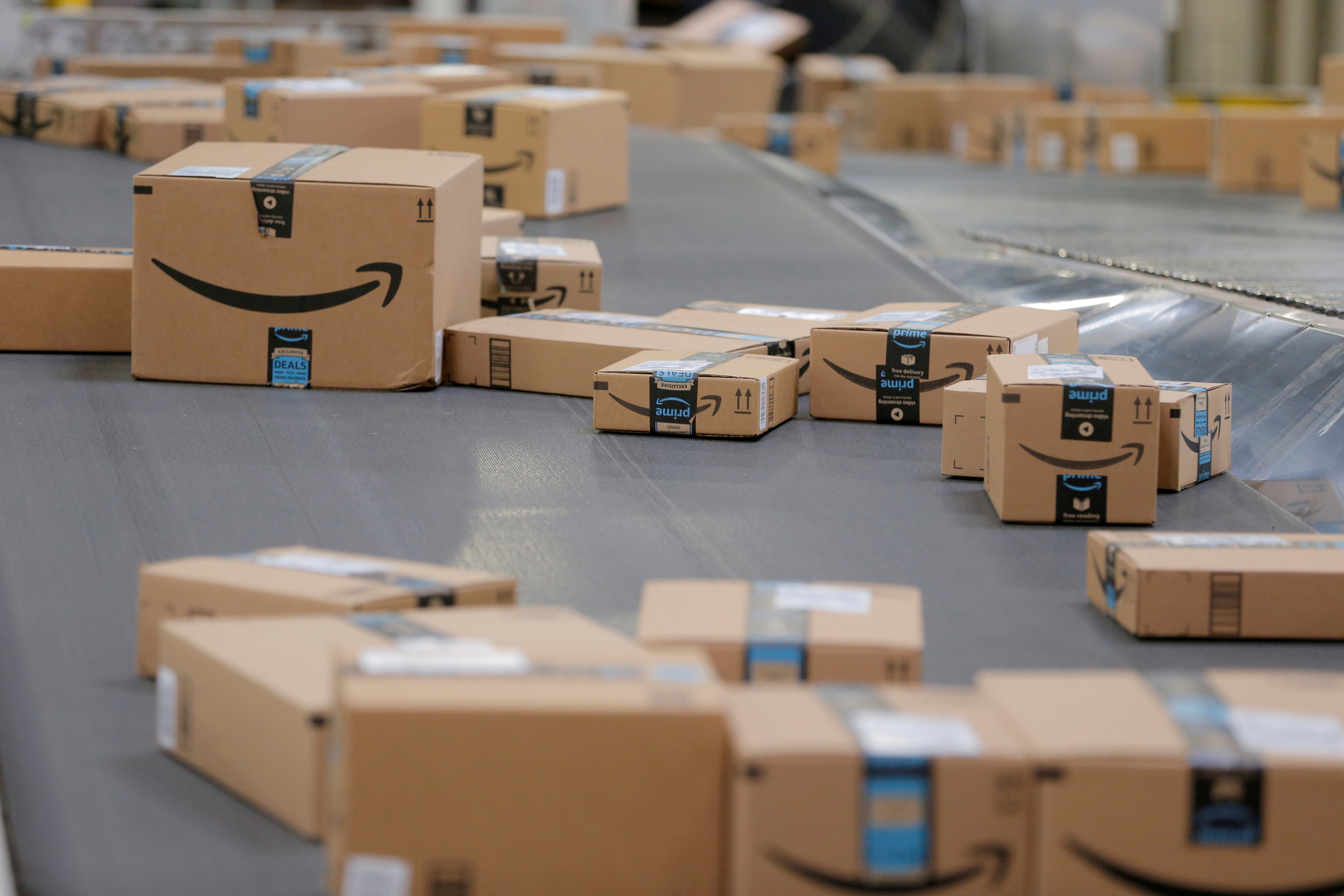 Paquetes en un centro de distribución de Amazon (Foto: REUTERS)