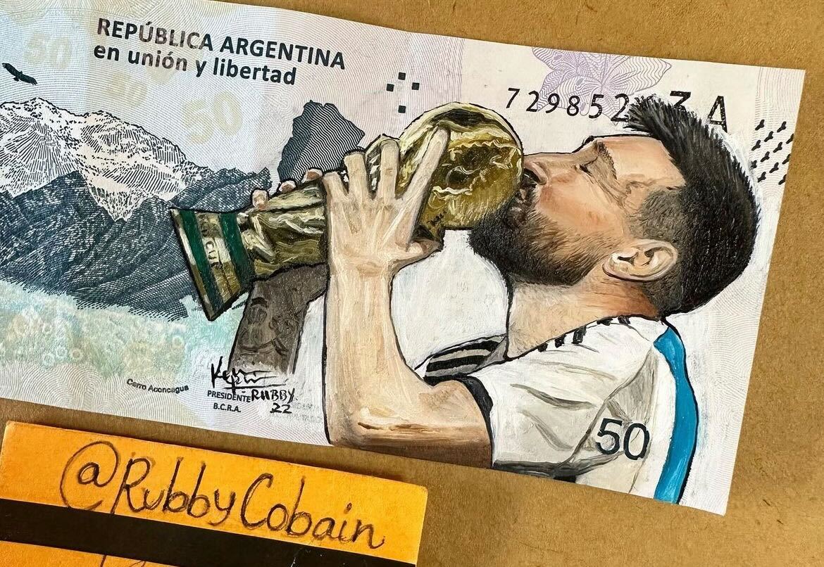 Billete tributo a Leonel Messi y la selección argentina de fútbol, campeones del Mundial de Qatar 2022. (Foto del Instagram de La Chama que pinta billetes)