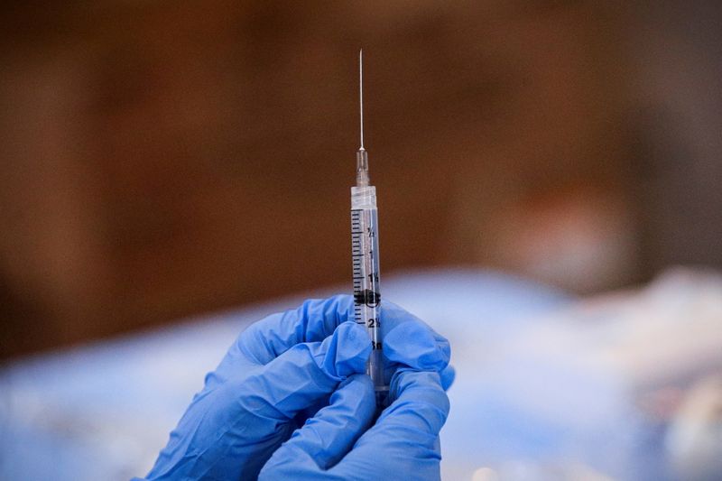 Hasta la fecha ha recibido la vacunación completa cerca del 51% de los estadounidenses (Reuters) 