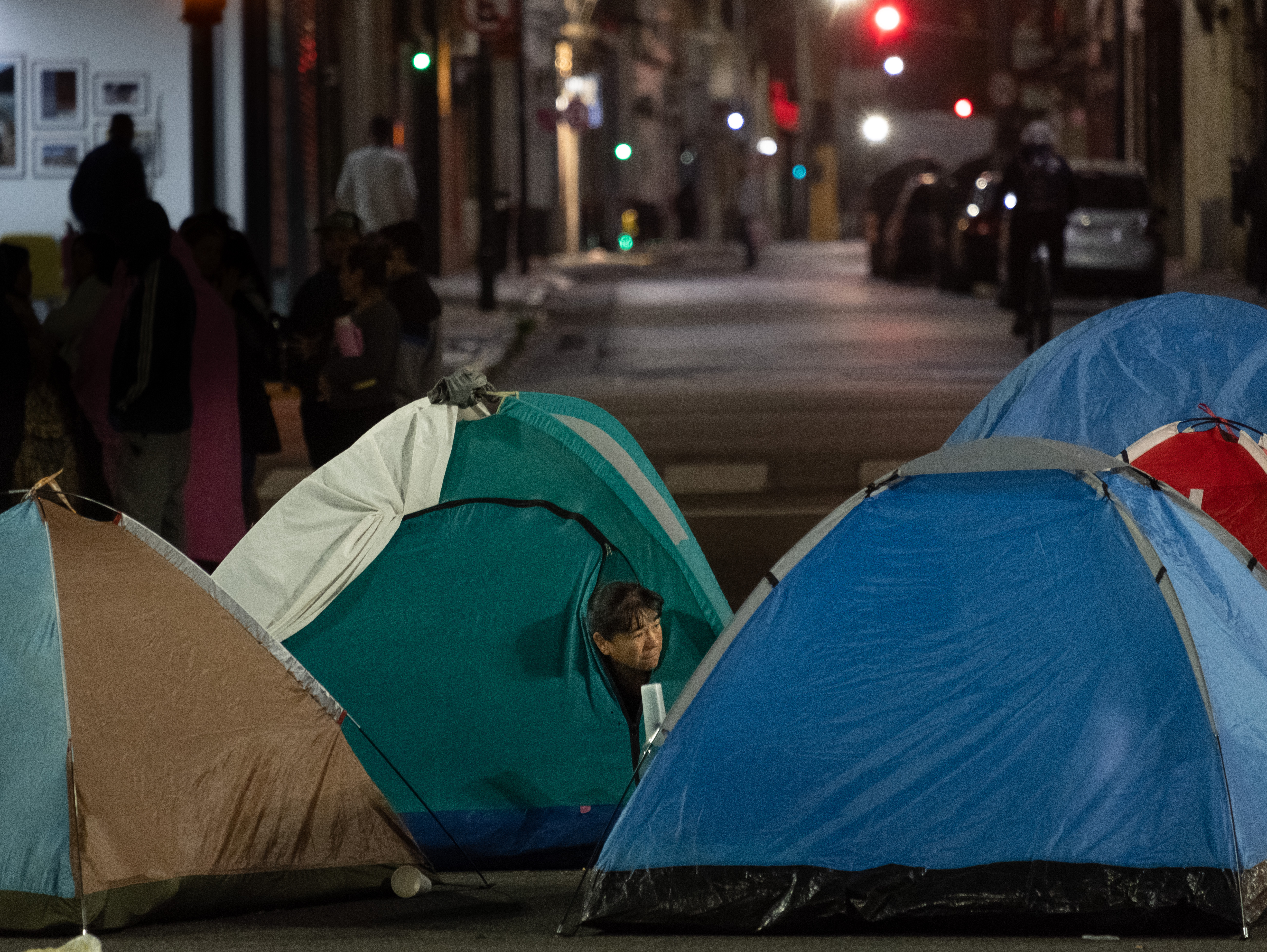 Los piqueteros pasaron la noche en carpas frente a Desarrollo Social. "La situación es insostenible de esta forma”, aseguran