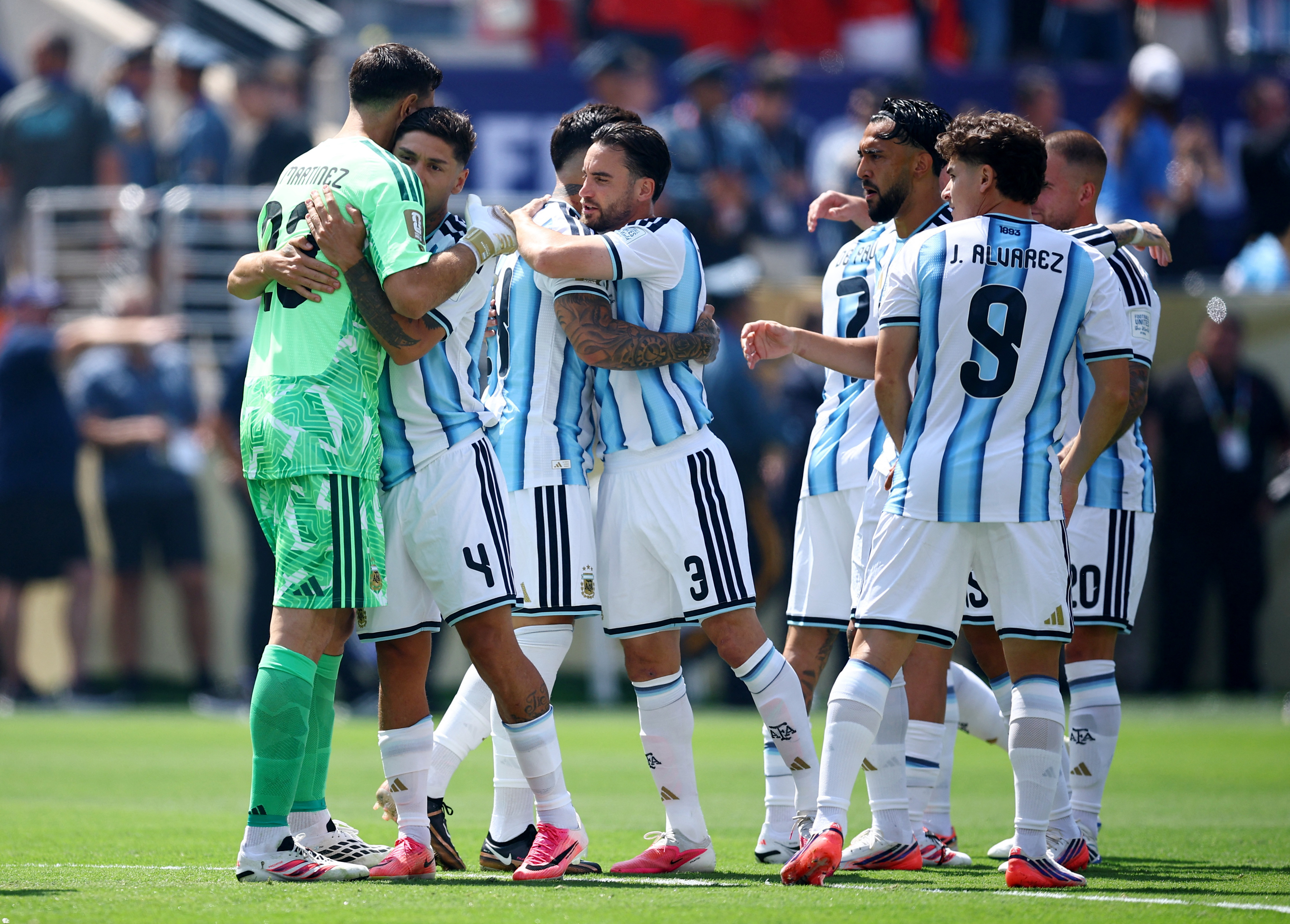 Revelaron el fuerte discurso del Dibu Mart&iacute;nez en el entretiempo de la final del Mundial entre Argentina y Espa&ntilde;a: "Con el coraz&oacute;n"