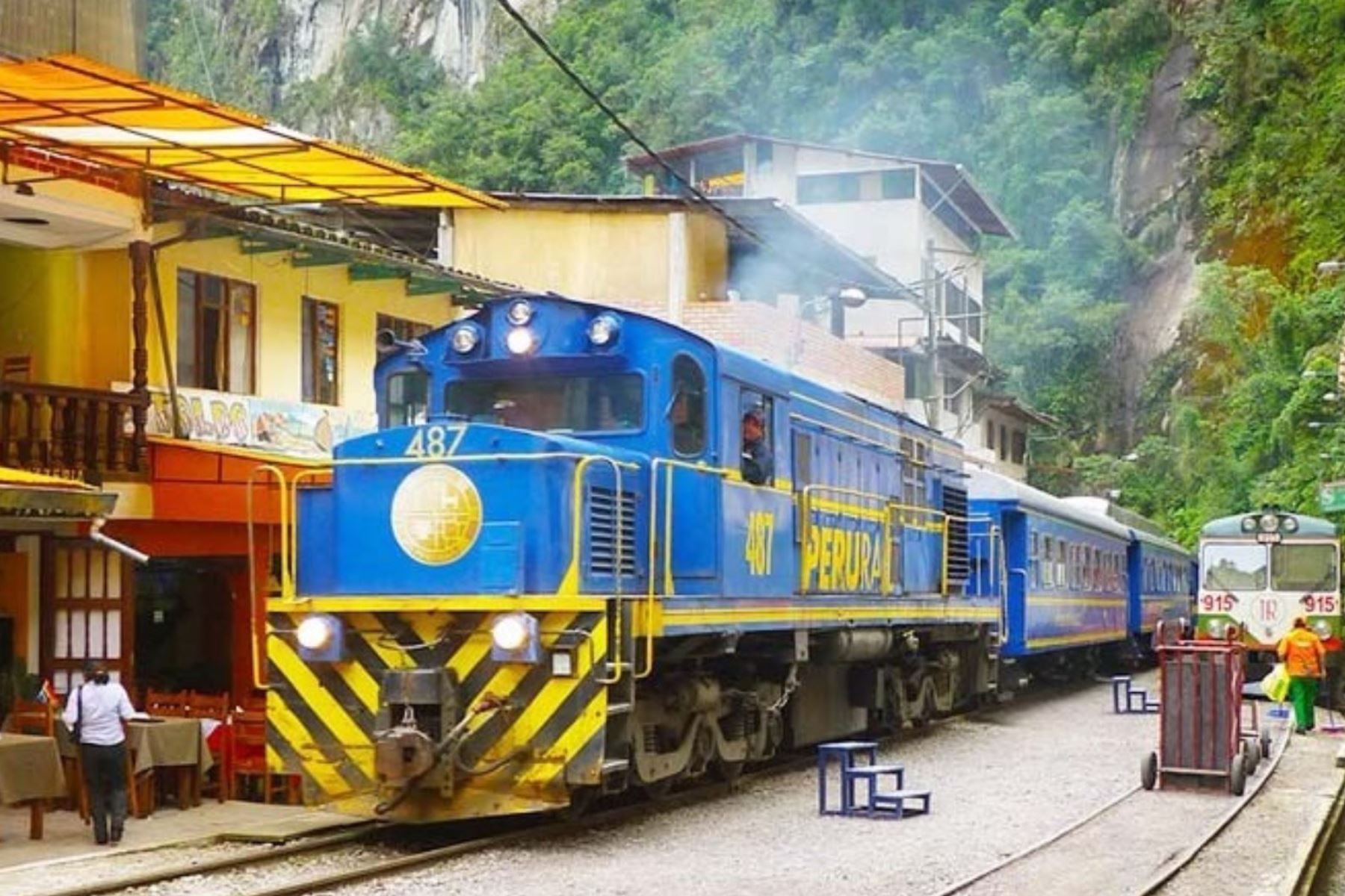 Al pueblo de Machu Picchu solo llegan trenes de las empresas Peru Rail e Inca Rail.