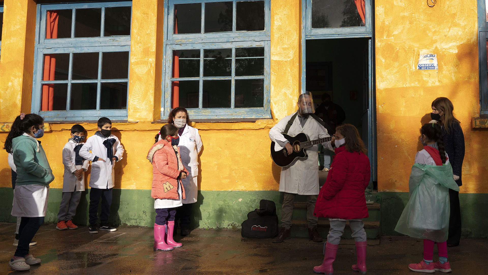 Una escuela rural cerca de Empalme Olmos, Uruguay, el 1 de junio. (AP/Matilde Campodonico)