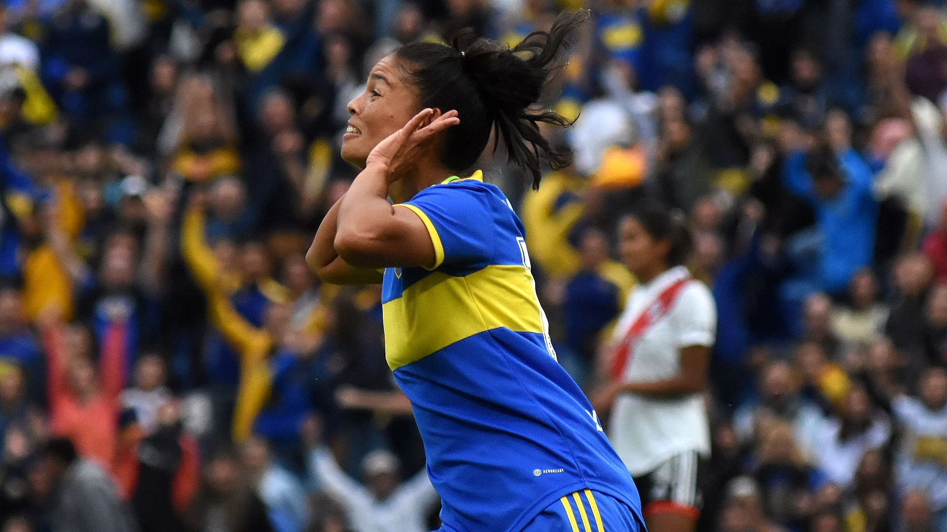 Mariana Gaitán anotó un golazo para Boca ante River y se lo dedicó a Riquelme: la reacción de Román al ver el “Topo Gigio” desde el palco