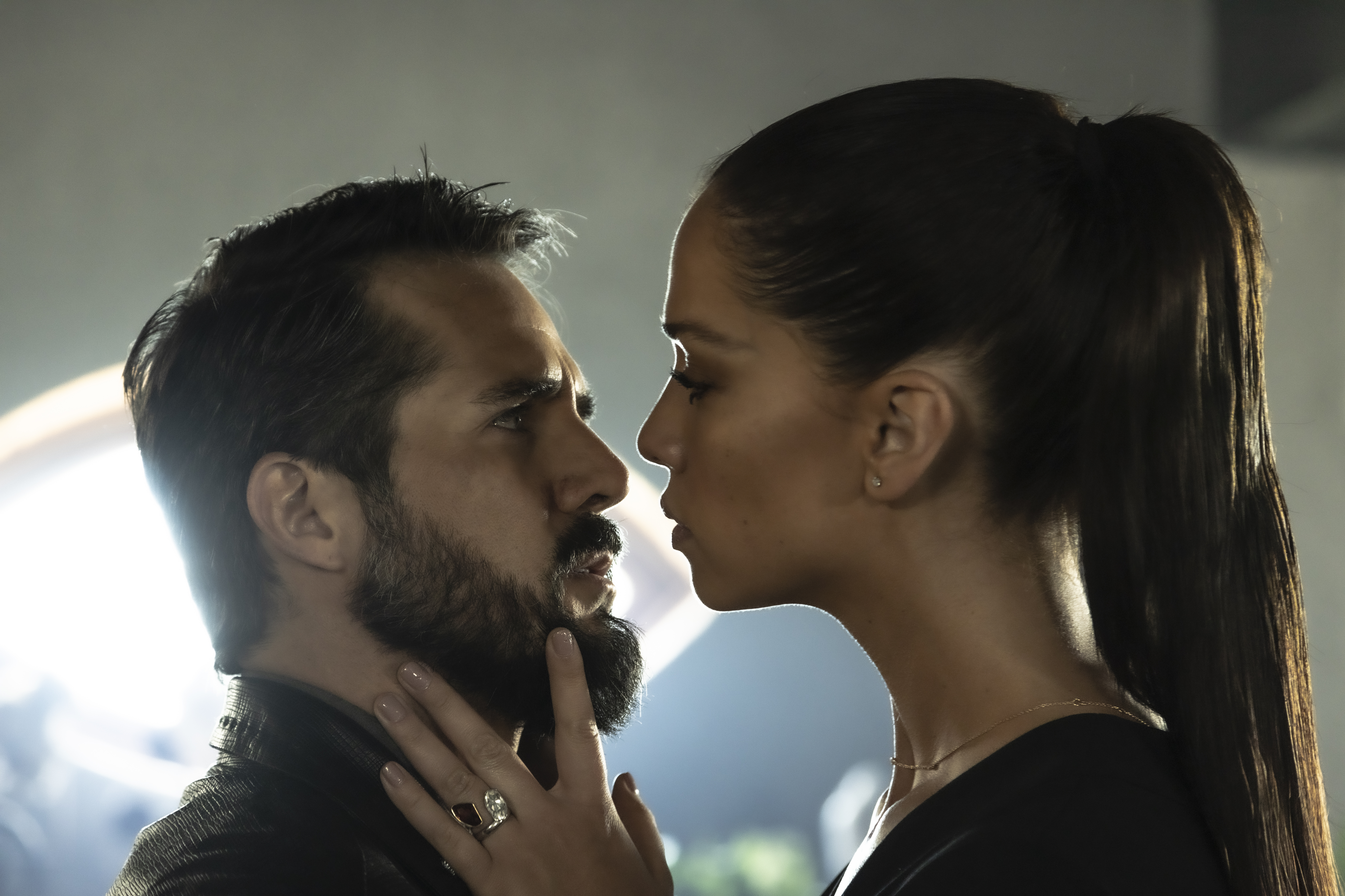 Agresiva” José Ron y Carolina Miranda dieron un adelanto de la nueva temporada de “La Mujer del Diablo”