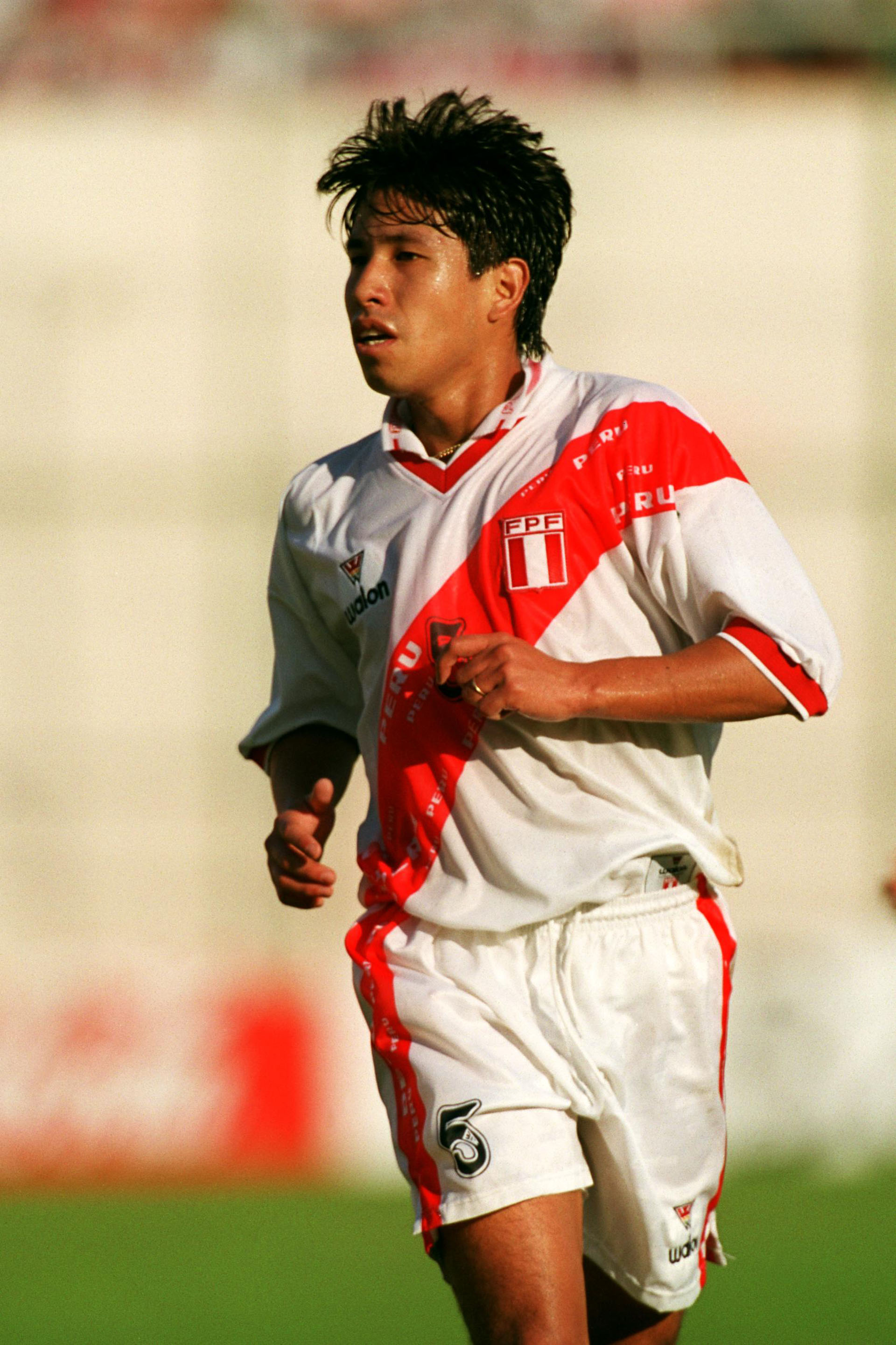 El volante, defendiendo los colores de la selección de Perú (Reuters)