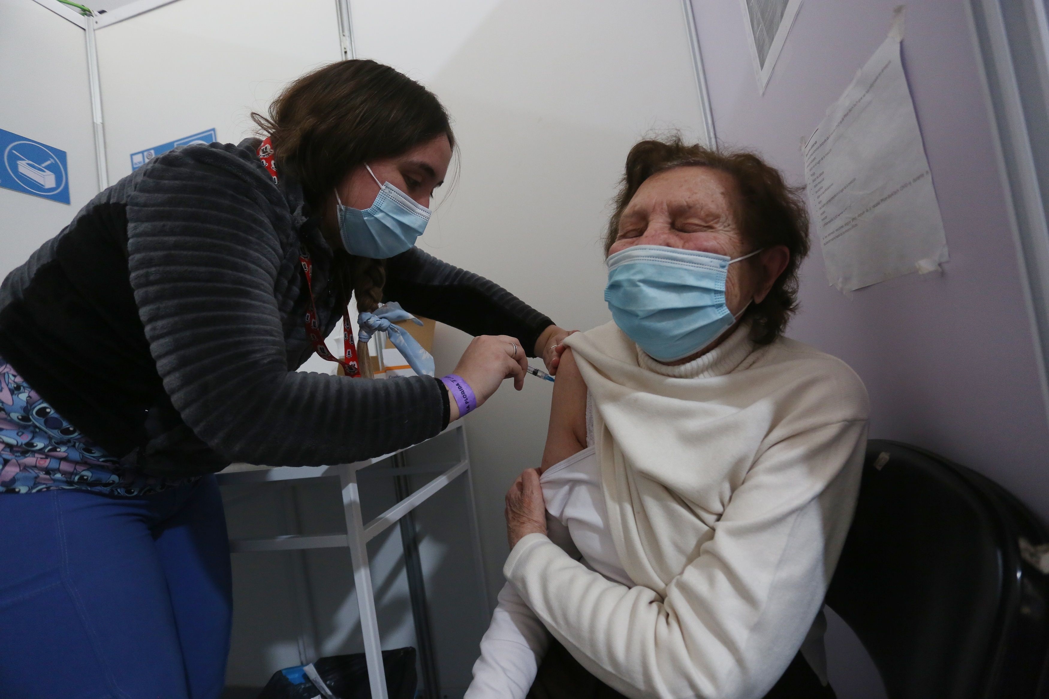 Ministerio de Salud sostiene que el 98 % de los mayores de 80 años se ha vacunado contra el covid-19