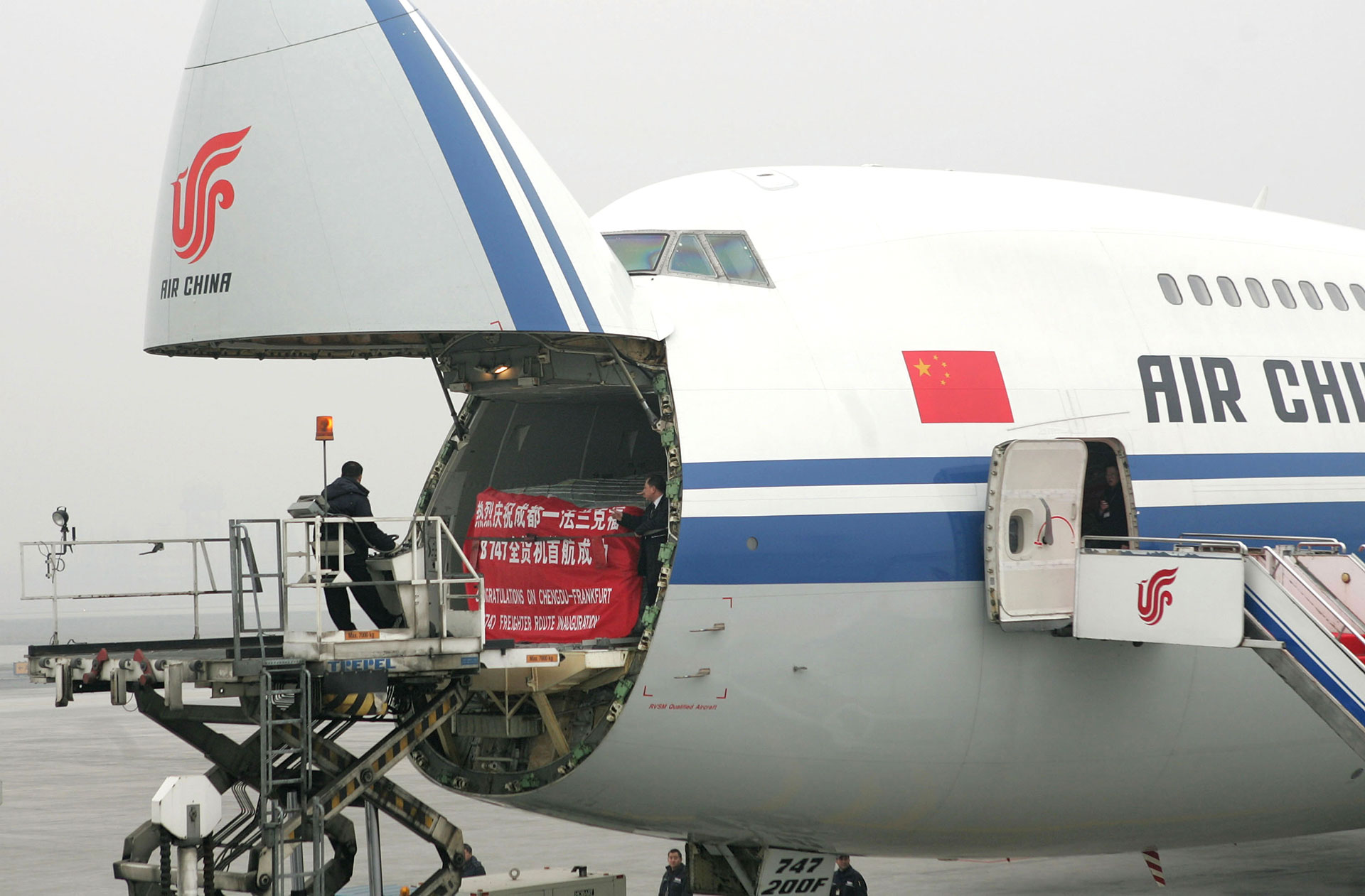 Workers load an Air China Boeing 747-200 bound for Frankfurt at the Chengdu Shuangliu International Airport on December 18, 2005 in Chengdu, Sichuan Province, China.  China Photos/Getty Images/File