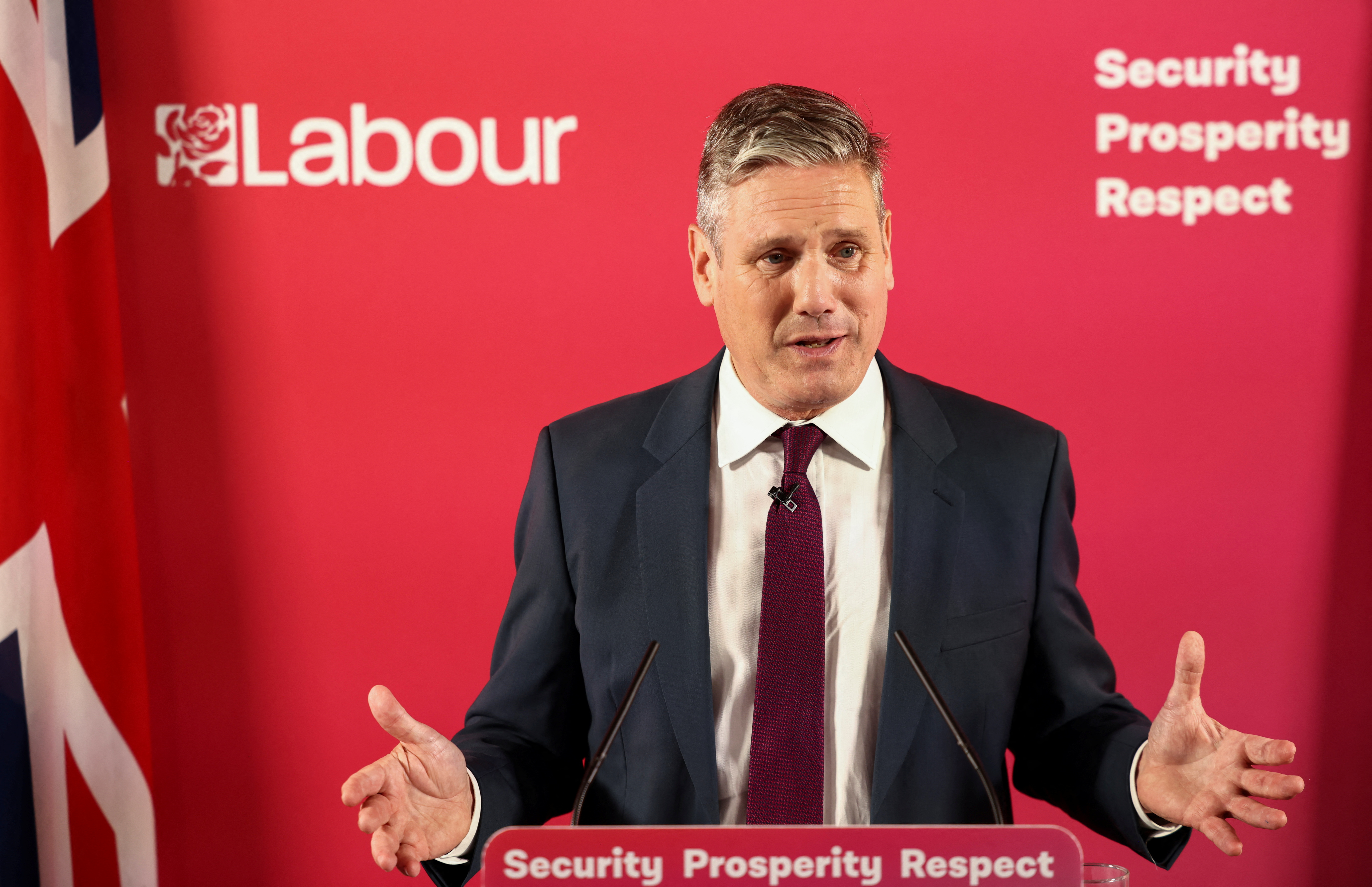 El líder del Partido Laborista y de la oposición británico, Keir Starmer, habla durante una rueda de prensa, en Londres, Gran Bretaña, el 8 de julio de 2022. REUTERS/Henry Nicholls