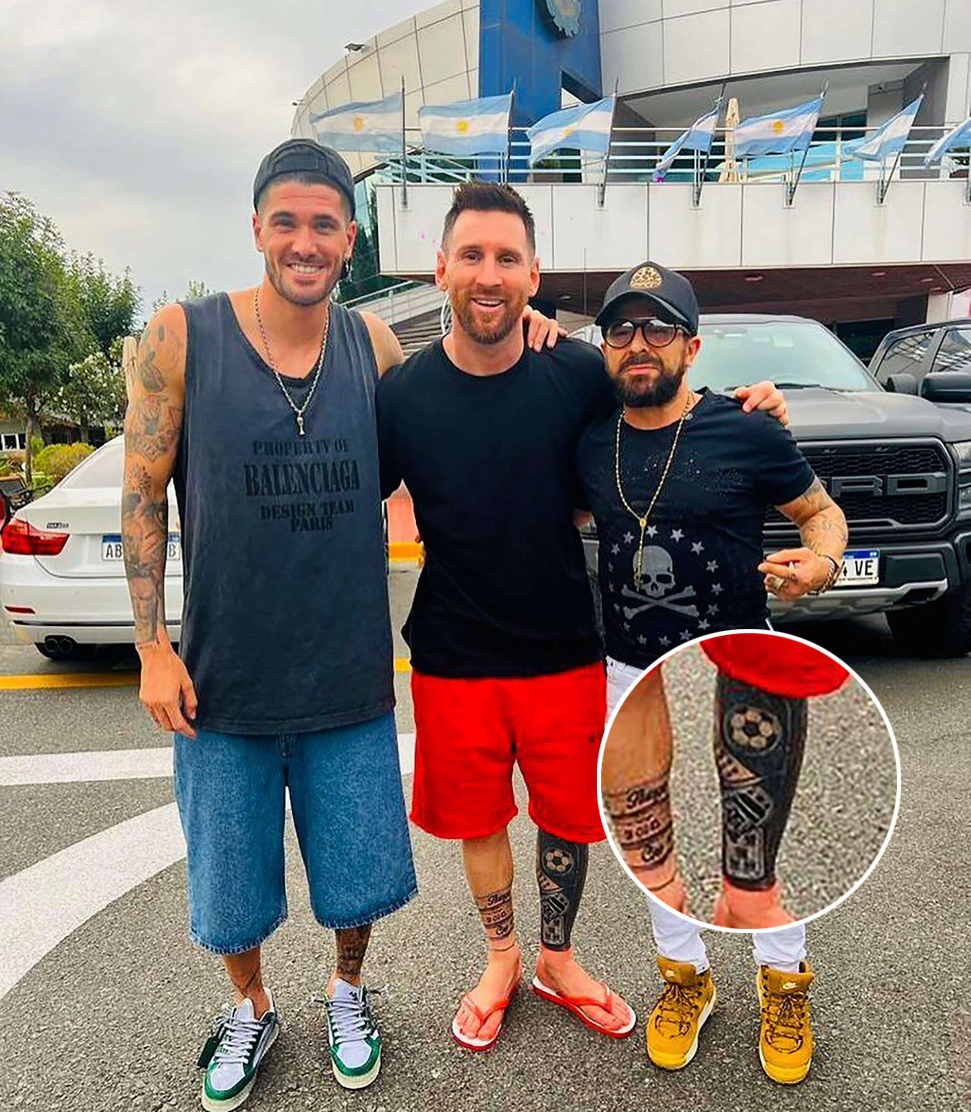 El escudo de AFA y la carta con el cinco de copas, los tatuajes de Messi