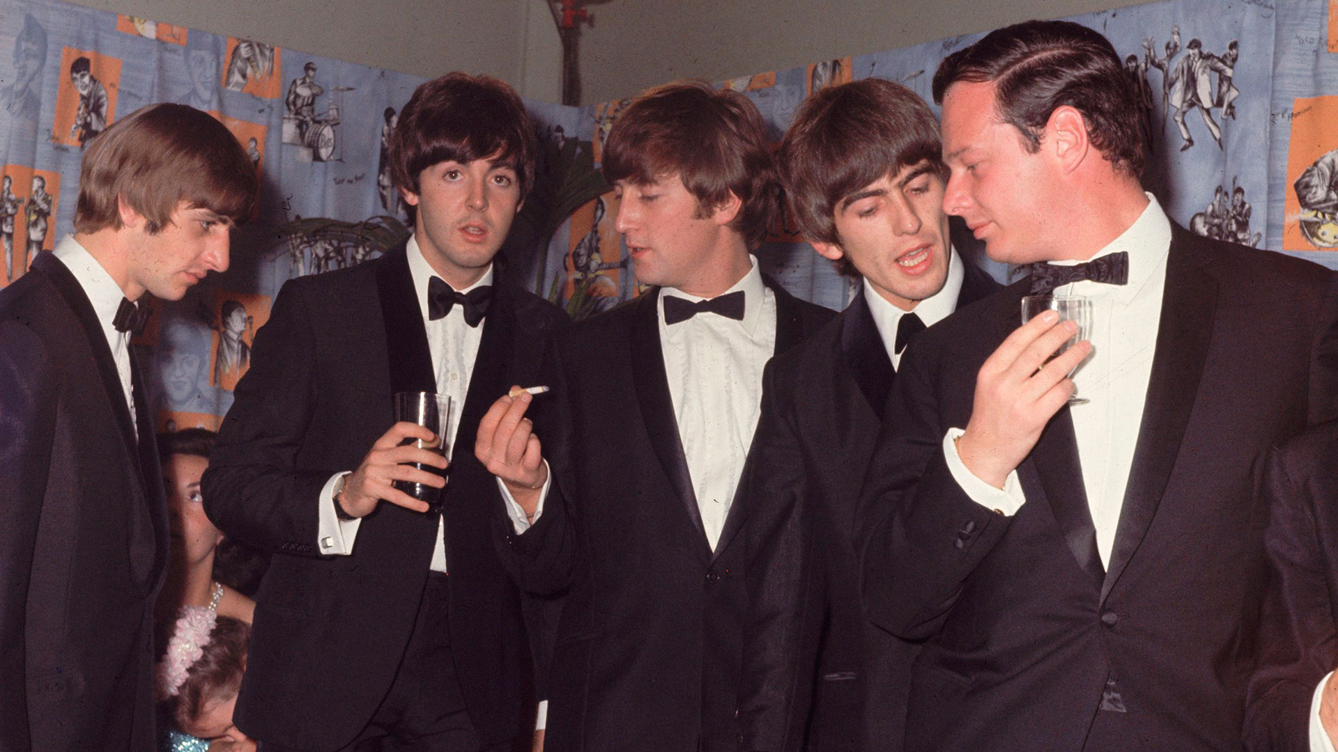 Se dice que la verdadera razón por la que Epstein decidió apoyar a The Beatles por haberse enamorado de John Lennon 
(Getty Images)