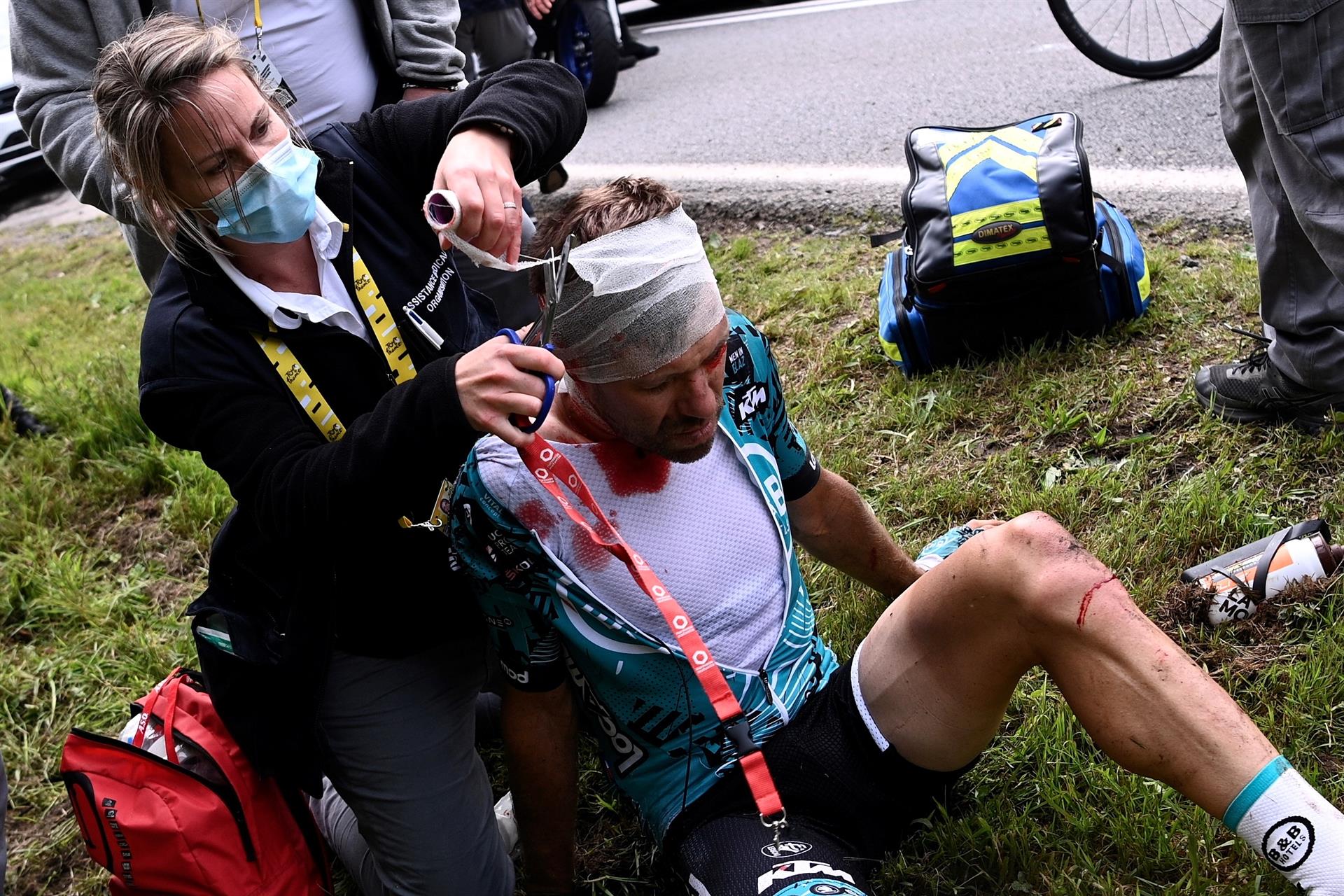 El masivo accidente en el Tour de France dejó más de 21 heridos (Foto: EFE)
