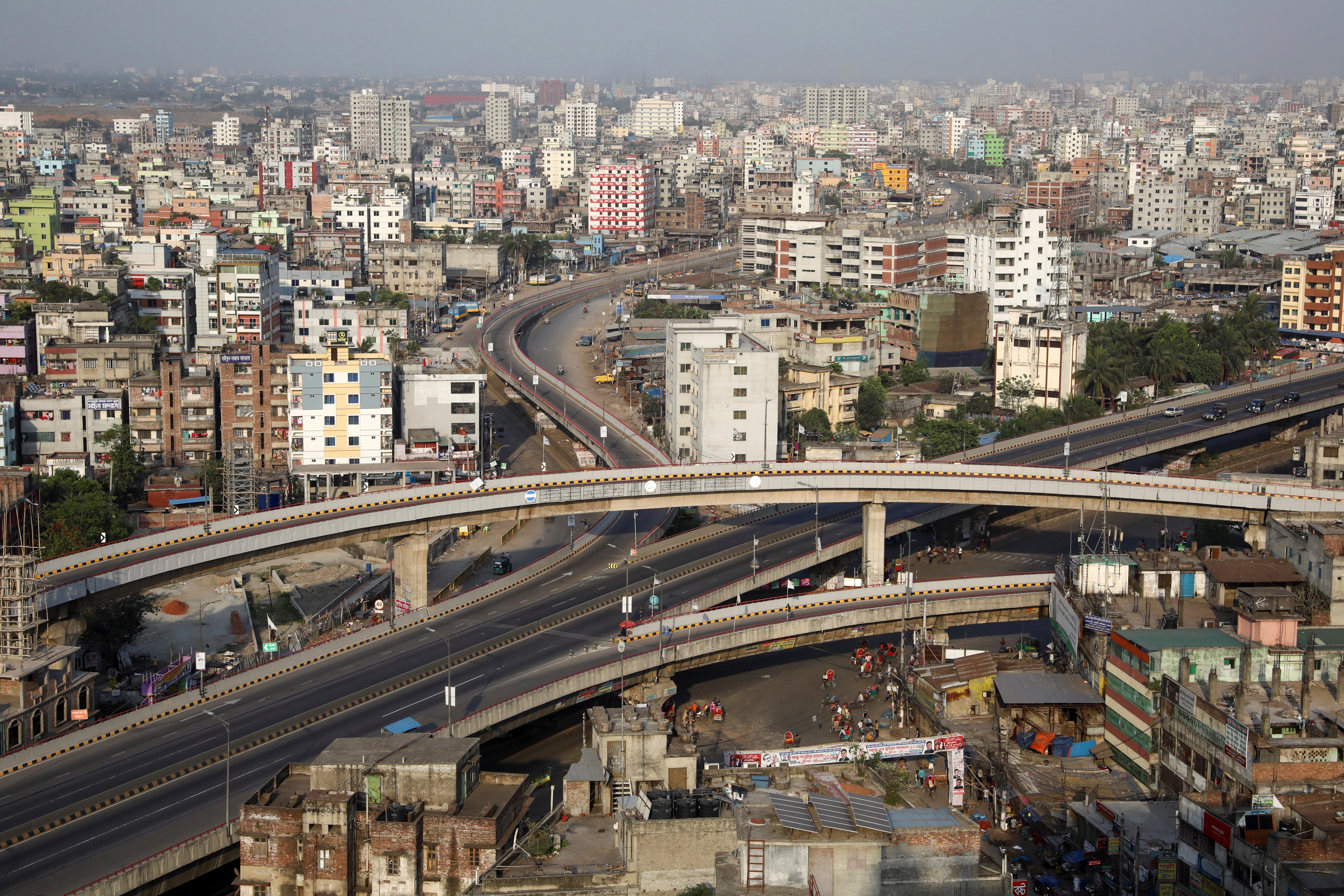 Dhaka, Bangladesh, mientras dura el aislamiento en el país asiático (REUTERS/Mohammad Ponir Hossain)