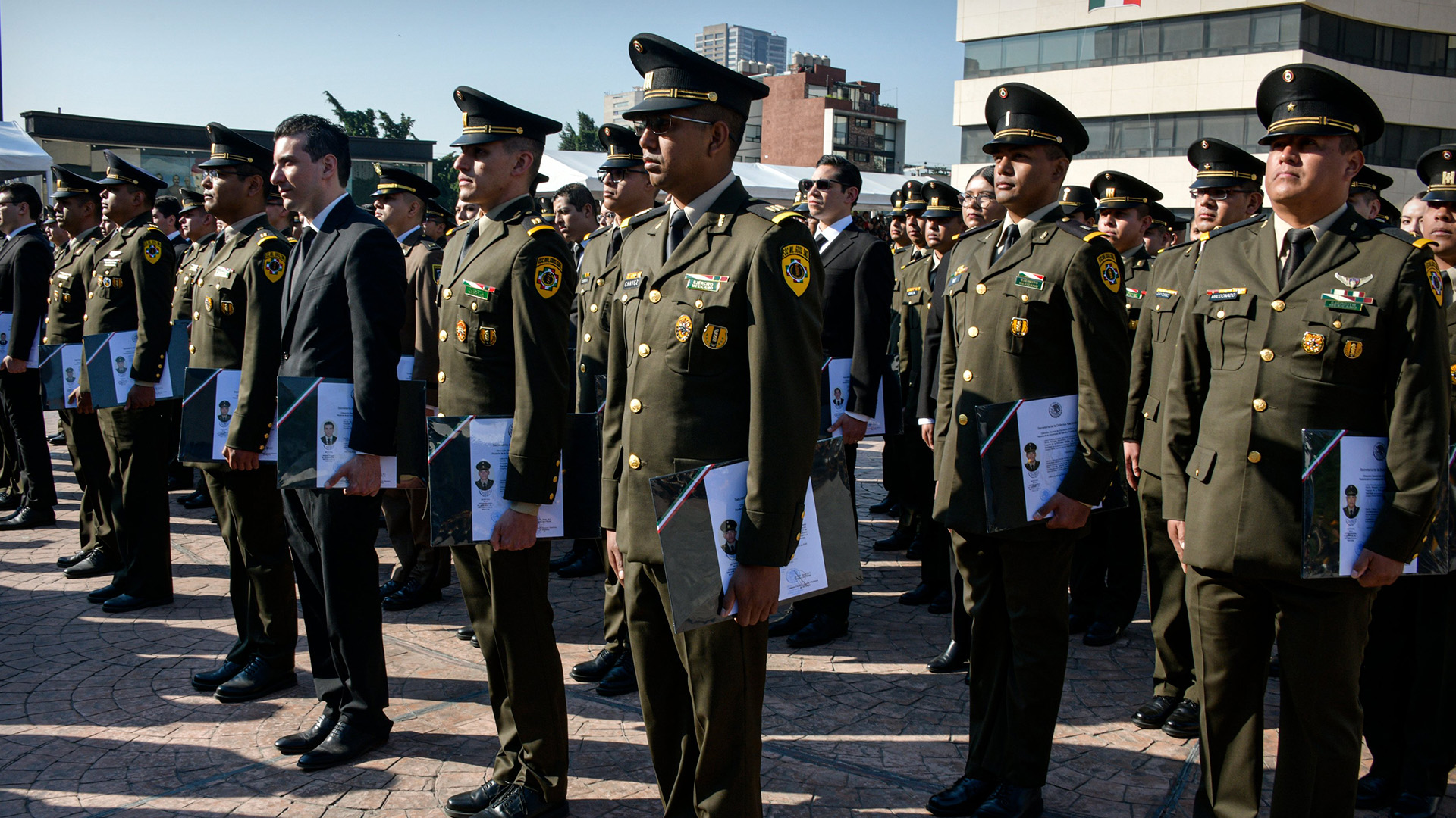 Personal militar en retiro será contratado en comercios de la CDMX - Infobae
