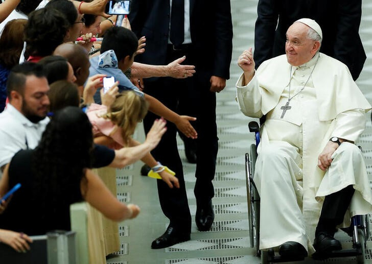 El papa Francisco tras una audiencia general (REUTERS/Remo Casilli/Archivo)