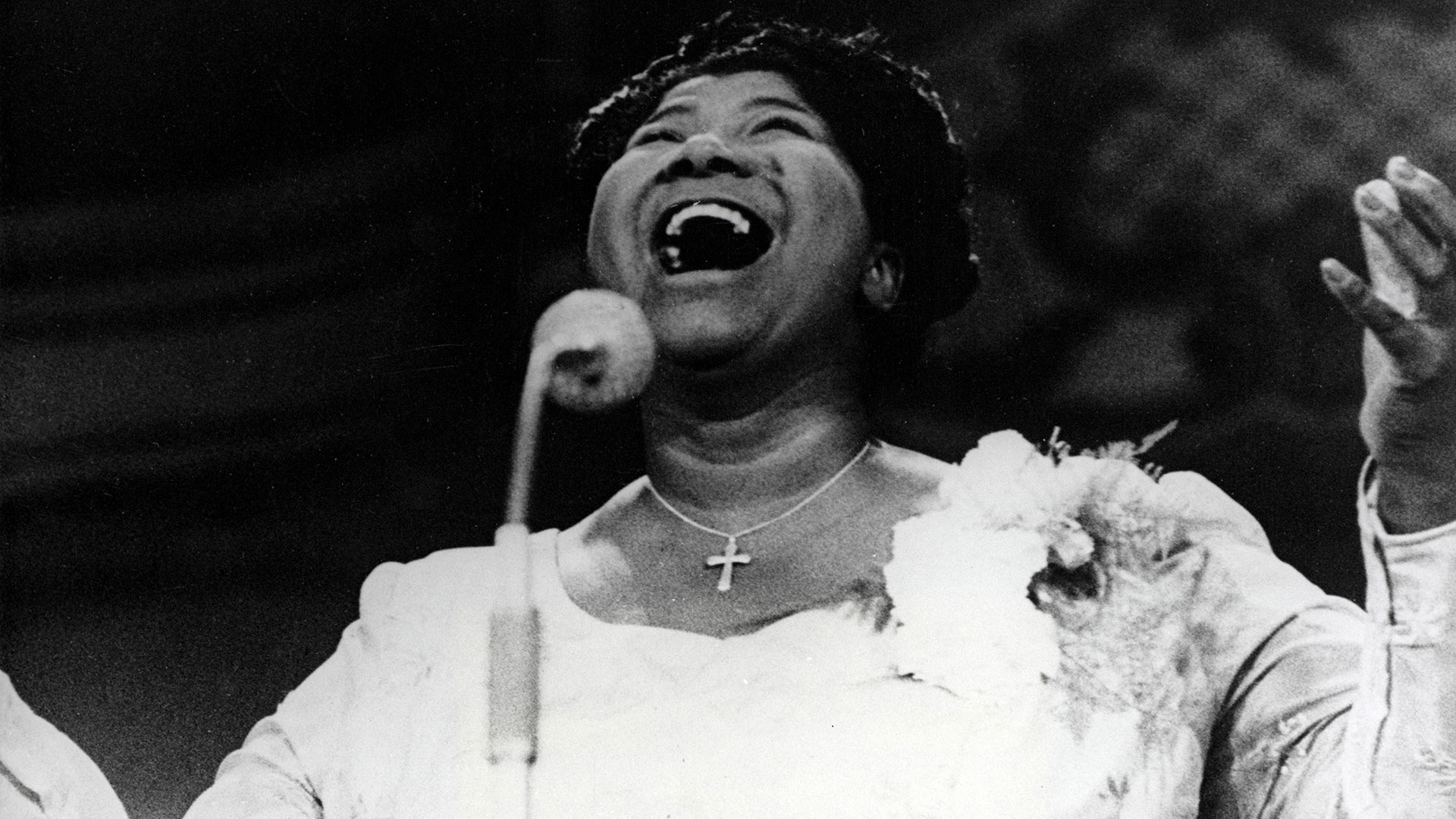 Abandon&oacute; la escuela para limpiar pisos y termin&oacute; convirti&eacute;ndose en la mejor artista de g&oacute;spel del mundo: el camino de Mahalia Jackson