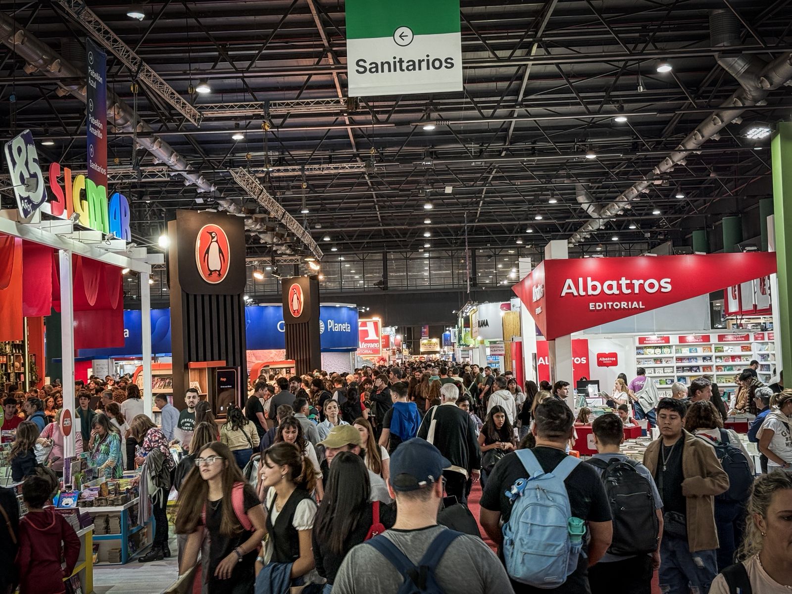 En un s&uacute;per feriado, la Feria del Libro se llen&oacute; de gente 