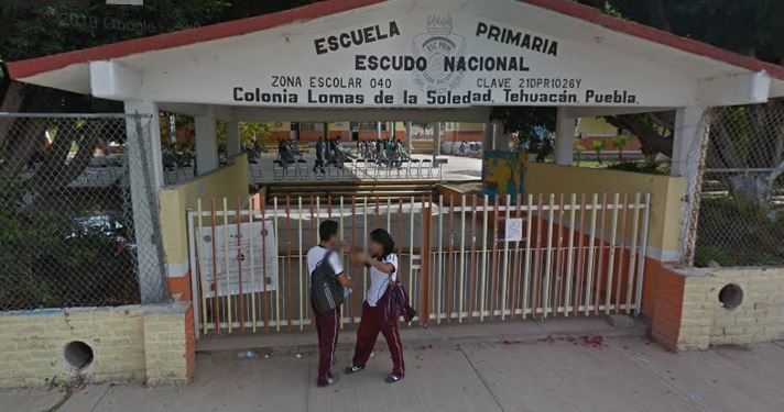 Exterior de la escuela primaria en la que supuestamente venden drogas (Foto: Google Maps)