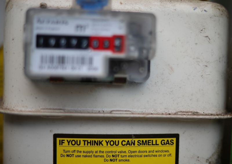 Imagen de archivo de una etiqueta de advertencia frente a un medidor de gas en una casa en Manchester, Reino Unido. 18 de septiembre, 2021. REUTERS/Phil Noble/Archivo