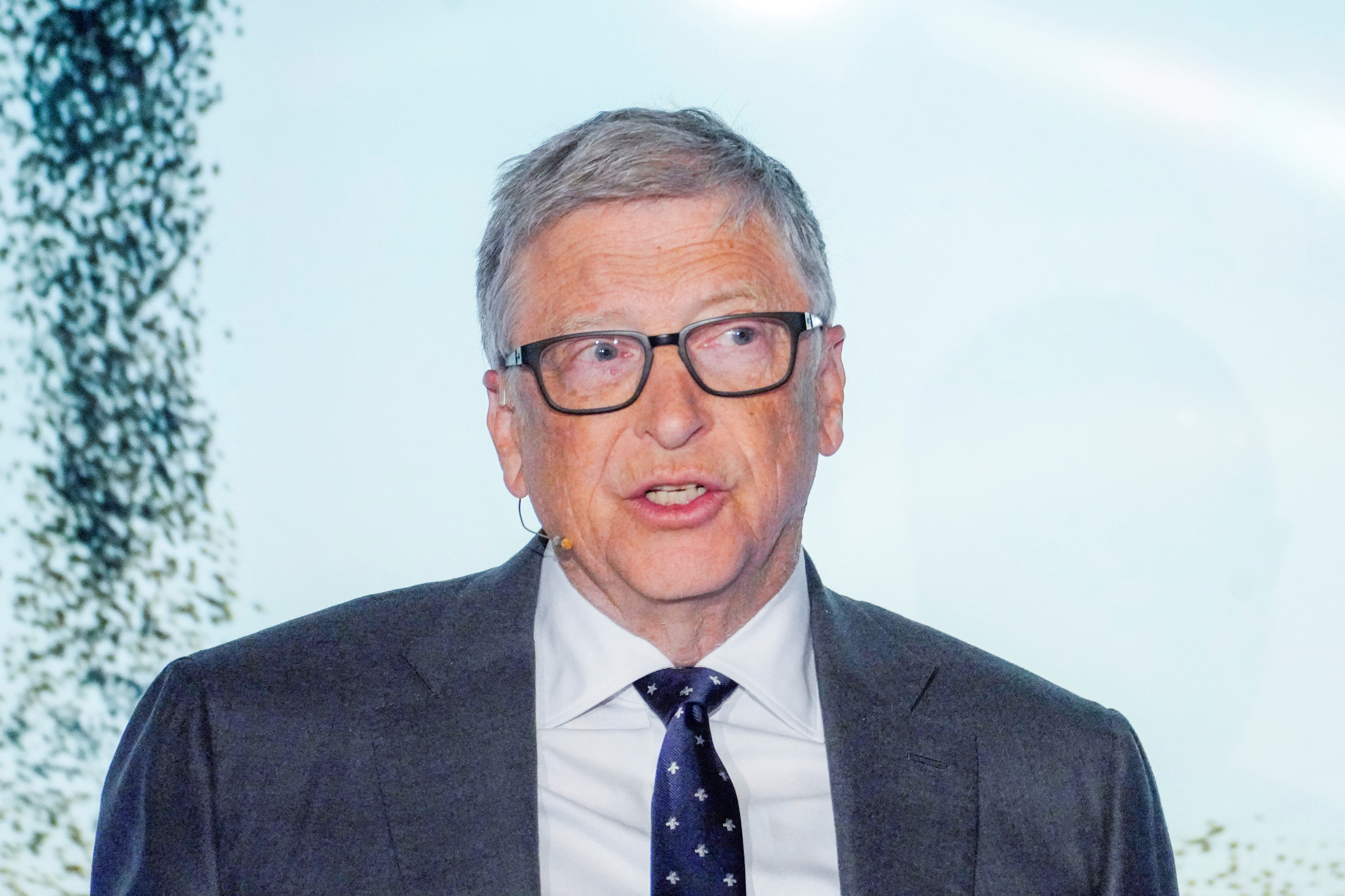 Bill Gates considera que la inteligencia artificial puede beneficiar a las personas y ayudar a reducir la cantidad de horas laborales que se tienen en la actualidad. (NTB/Ole Berg-Rusten via REUTERS)