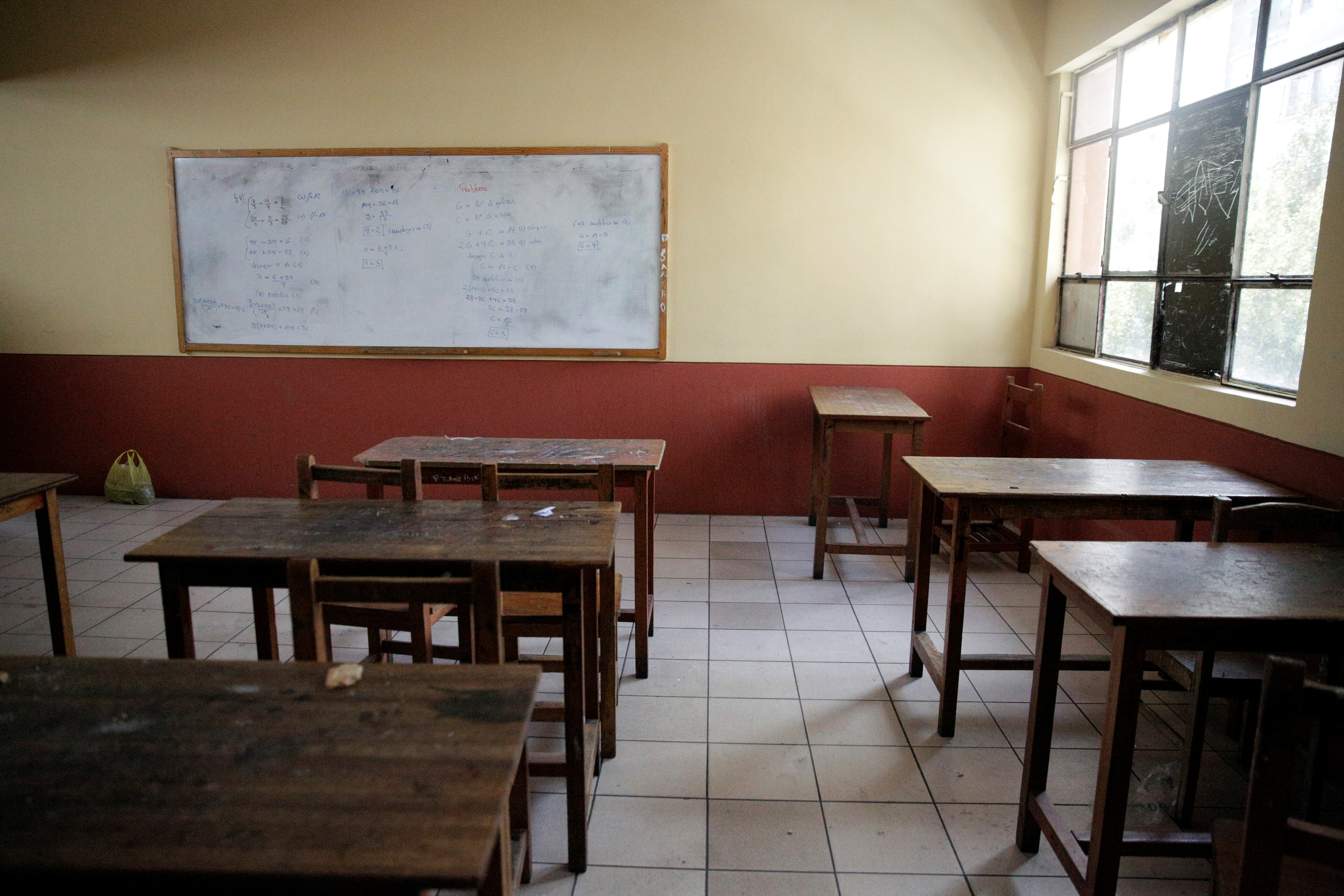 Investigan por corrupción de menores a una maestra en Bolivia que pidió muestras de semen a sus alumnos