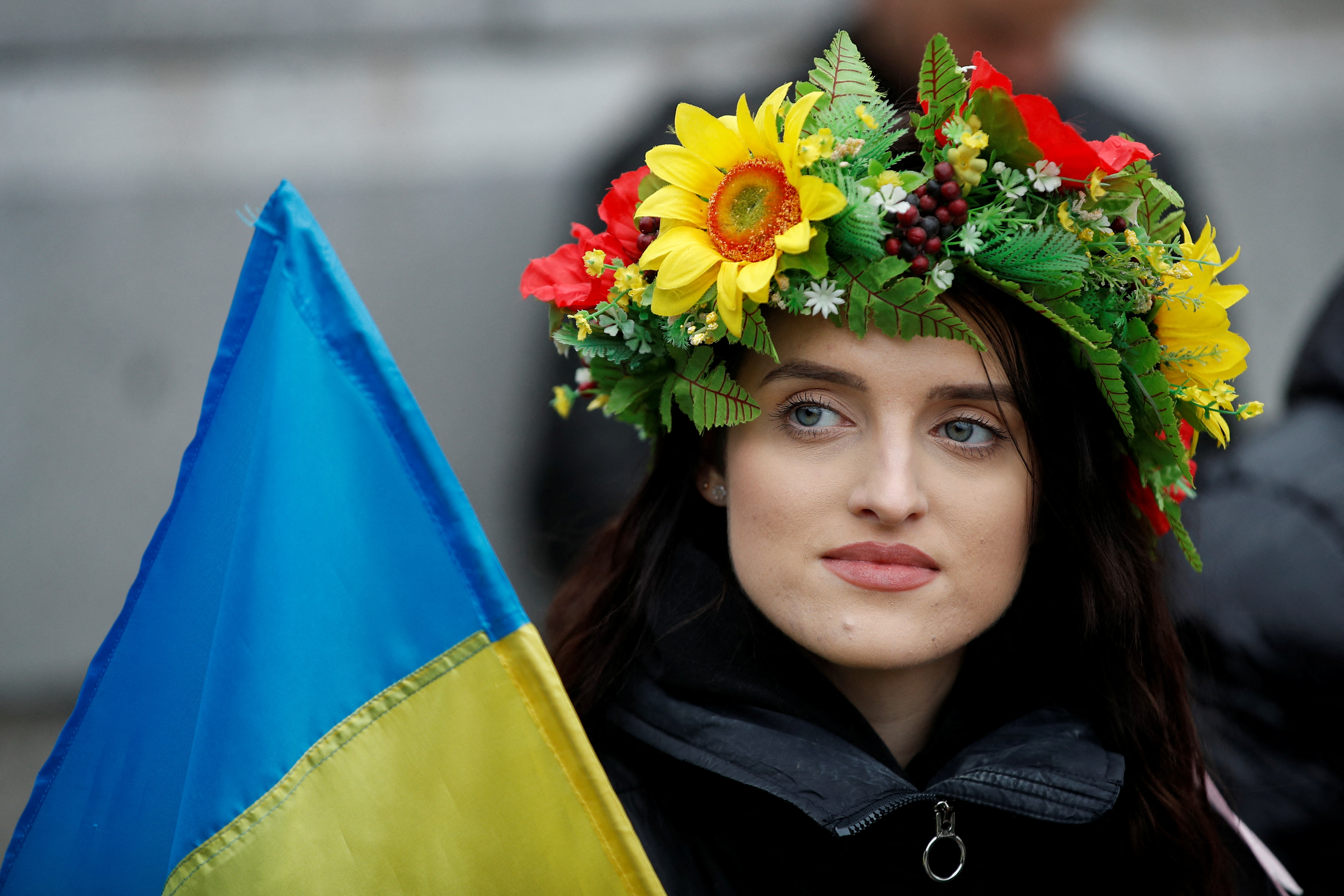 Первые лица украины. Баннеры в Украине про Россию. Украина любовь. Russia and Ukraine Love. Putin Flowers.