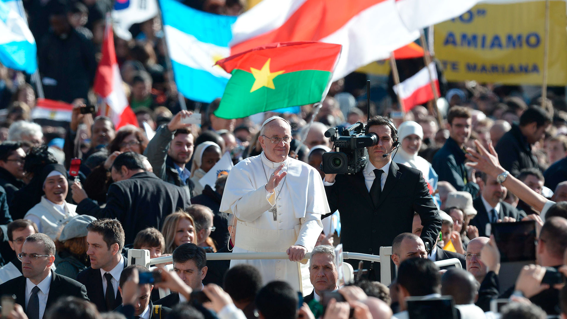 A 10 años del “recen por mí”: 30 fotos de la emocionante asunción del Papa Francisco