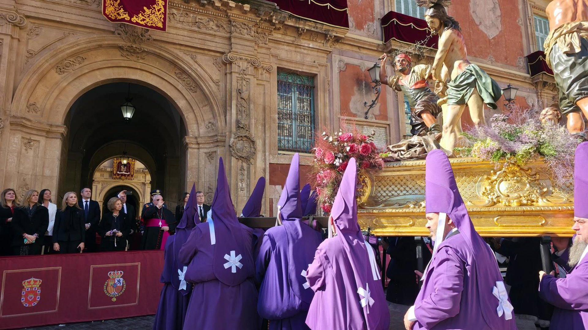 La prensa francesa se rinde ante la reina Sofía tras su paso por Murcia en Semana  Santa: “Fue la estrella de la procesión” - Infobae