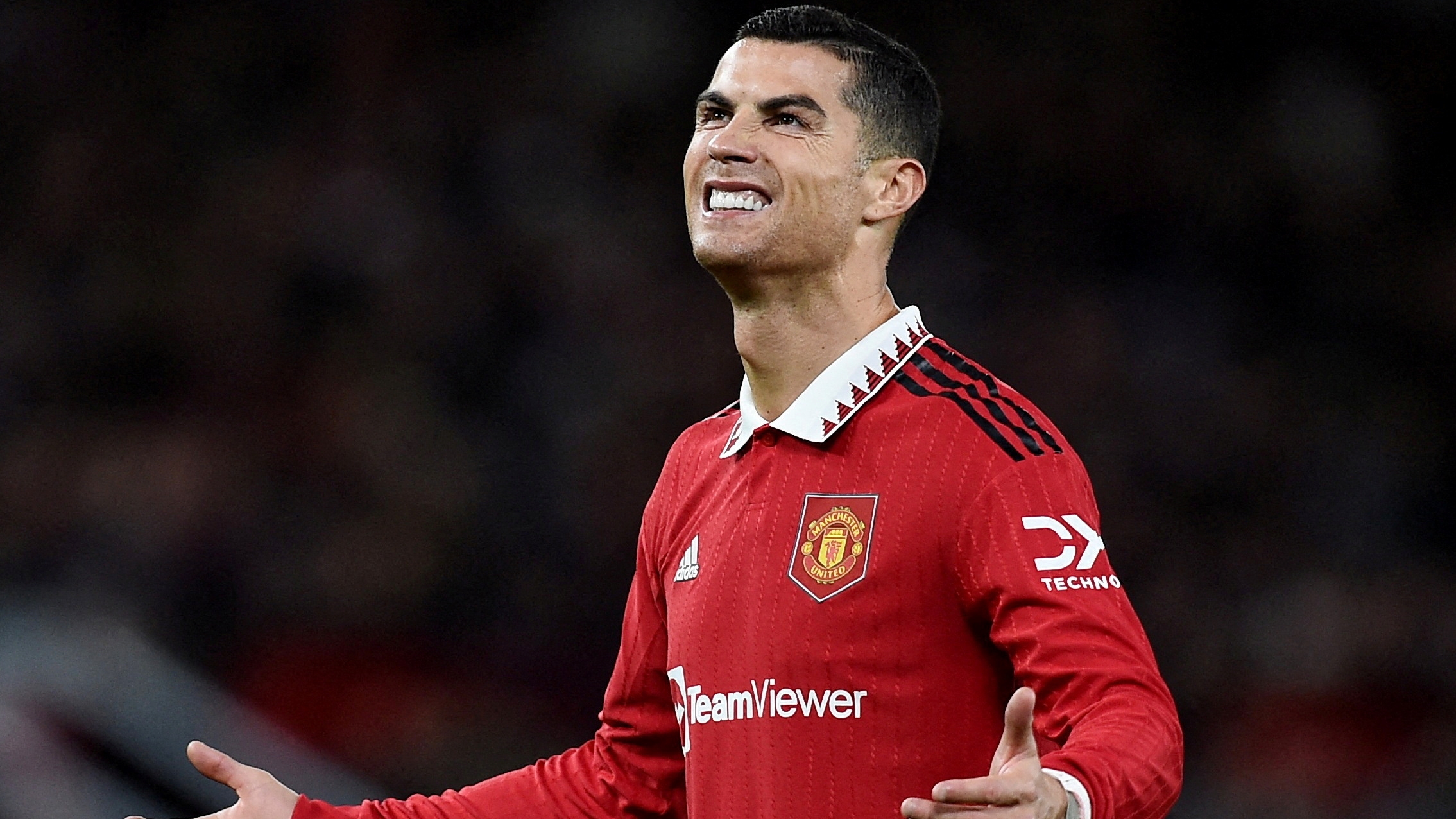 Cristiano Ronaldo could face a heavy economic fine after the interview he gave to English television in which he criticized Manchester United and its trainer (REUTERS/Peter Powell)