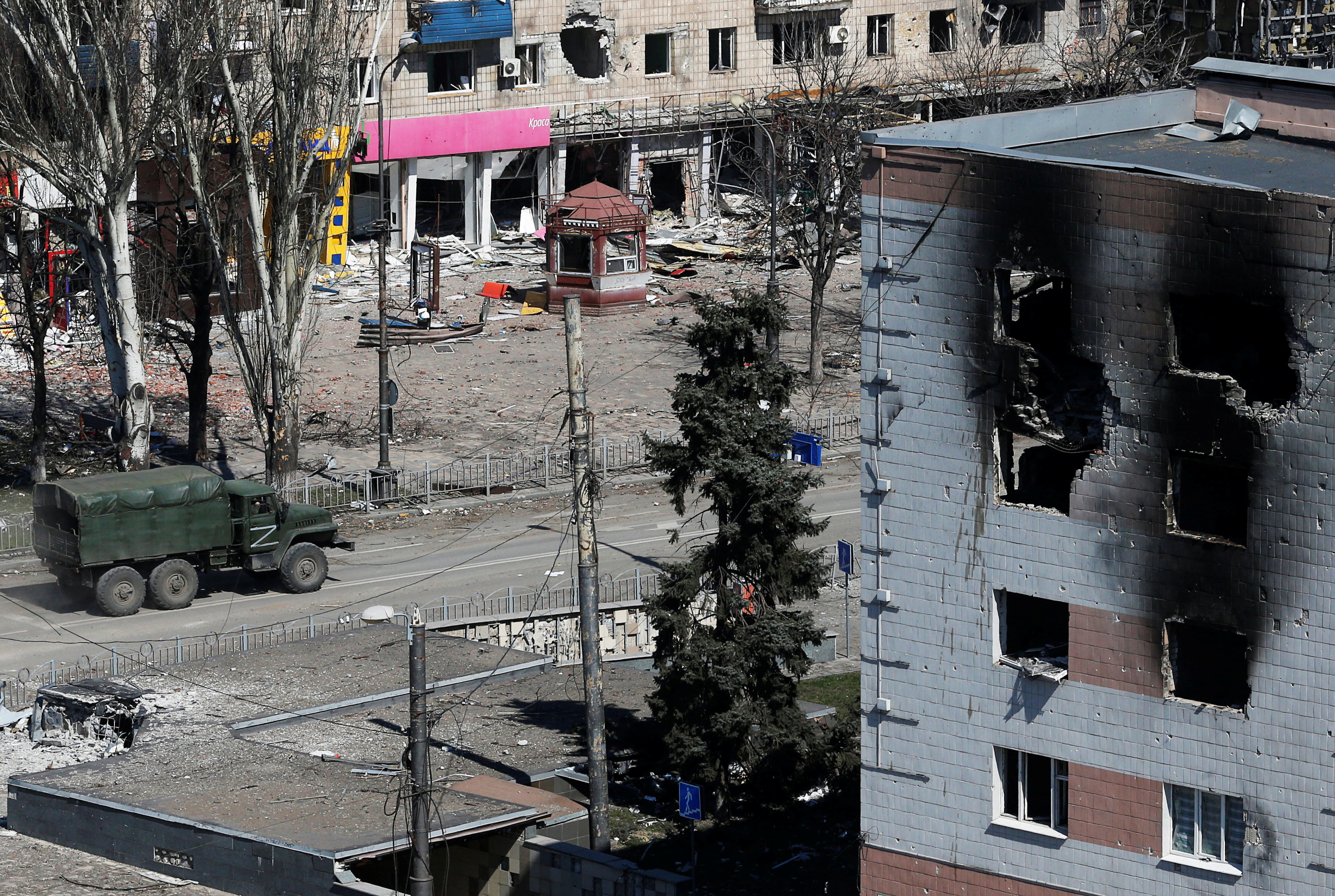Imágenes de la destrucción en Mariupol (REUTERS/Alexander Ermochenko)