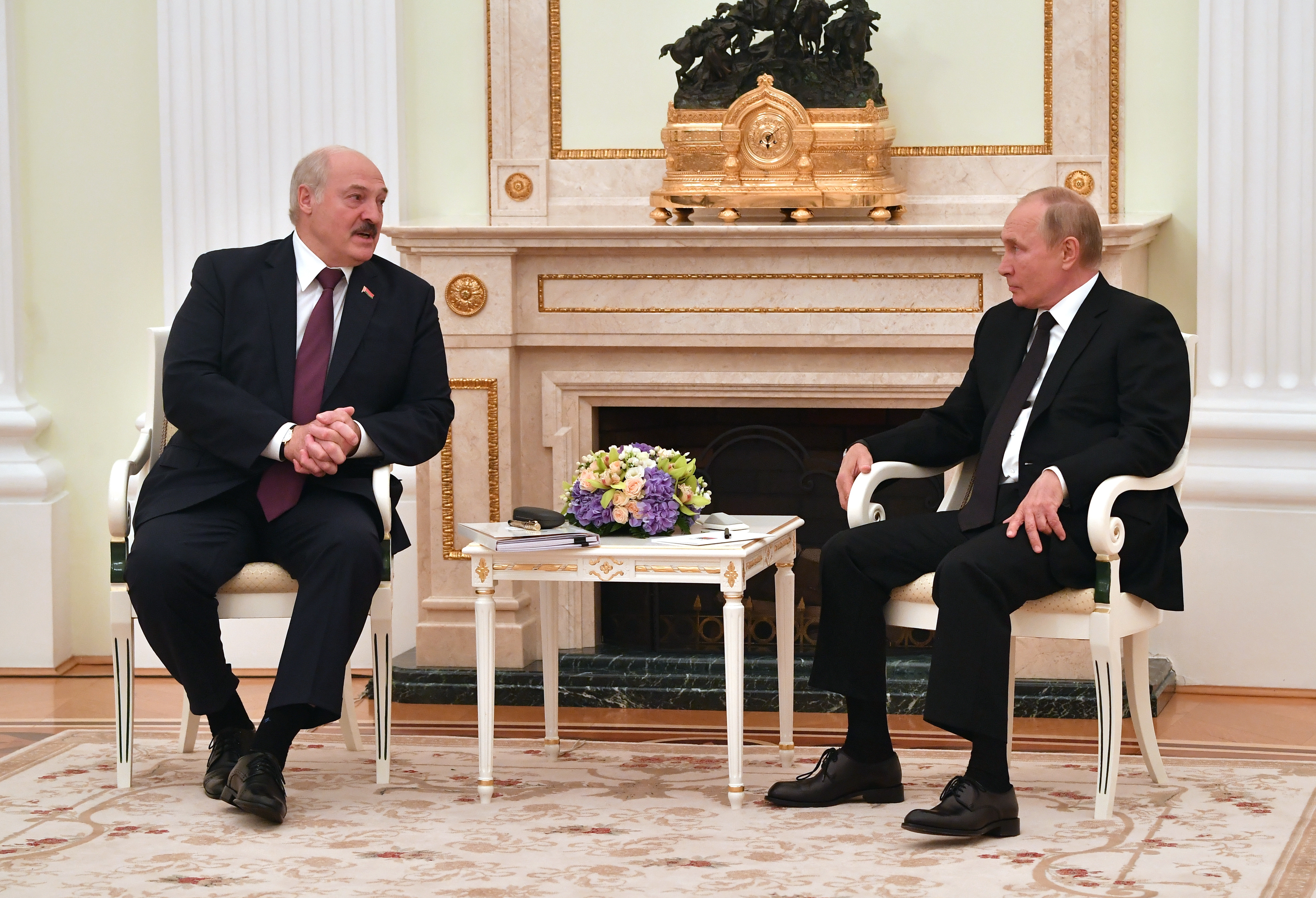 El presidente ruso, Vladimir Putin y el de Bielorrusia, Alexandr Lukashenko durante un encuentro en Moscú (EFE)
